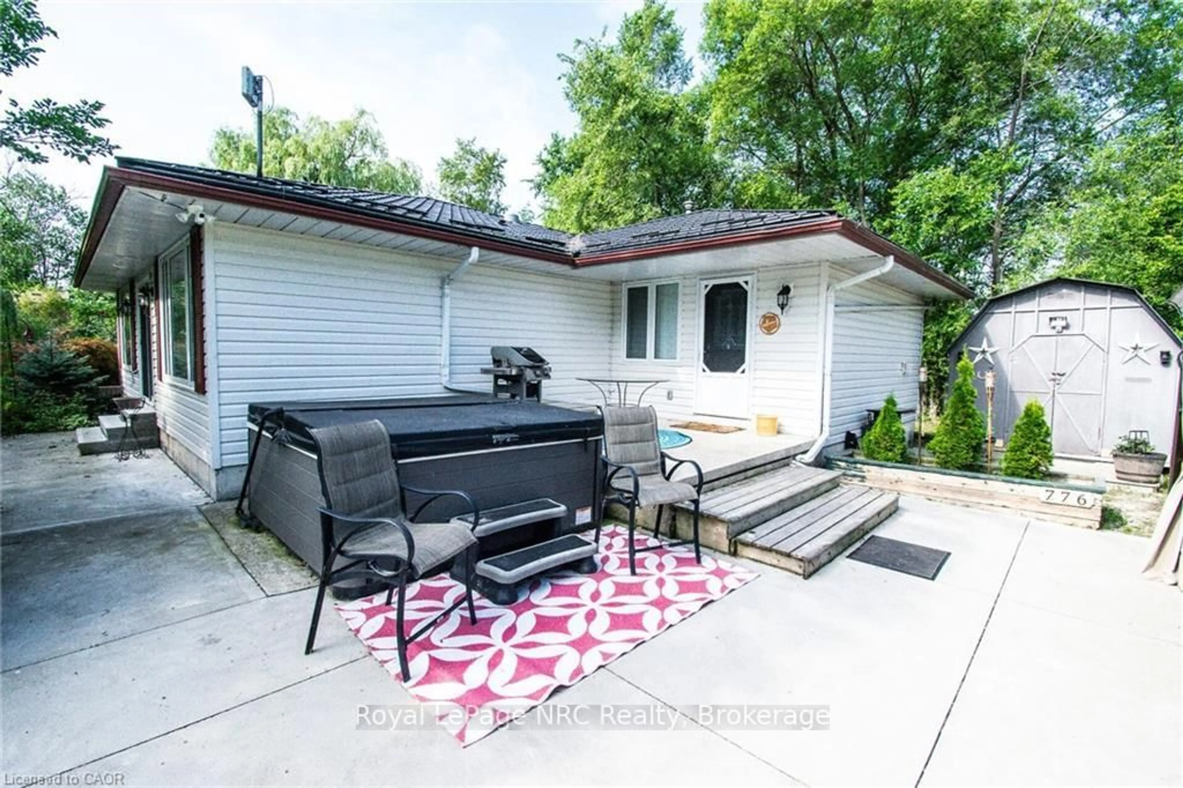 Patio, street for 776 Sandy Bay Rd, Haldimand Ontario N1A 2W6