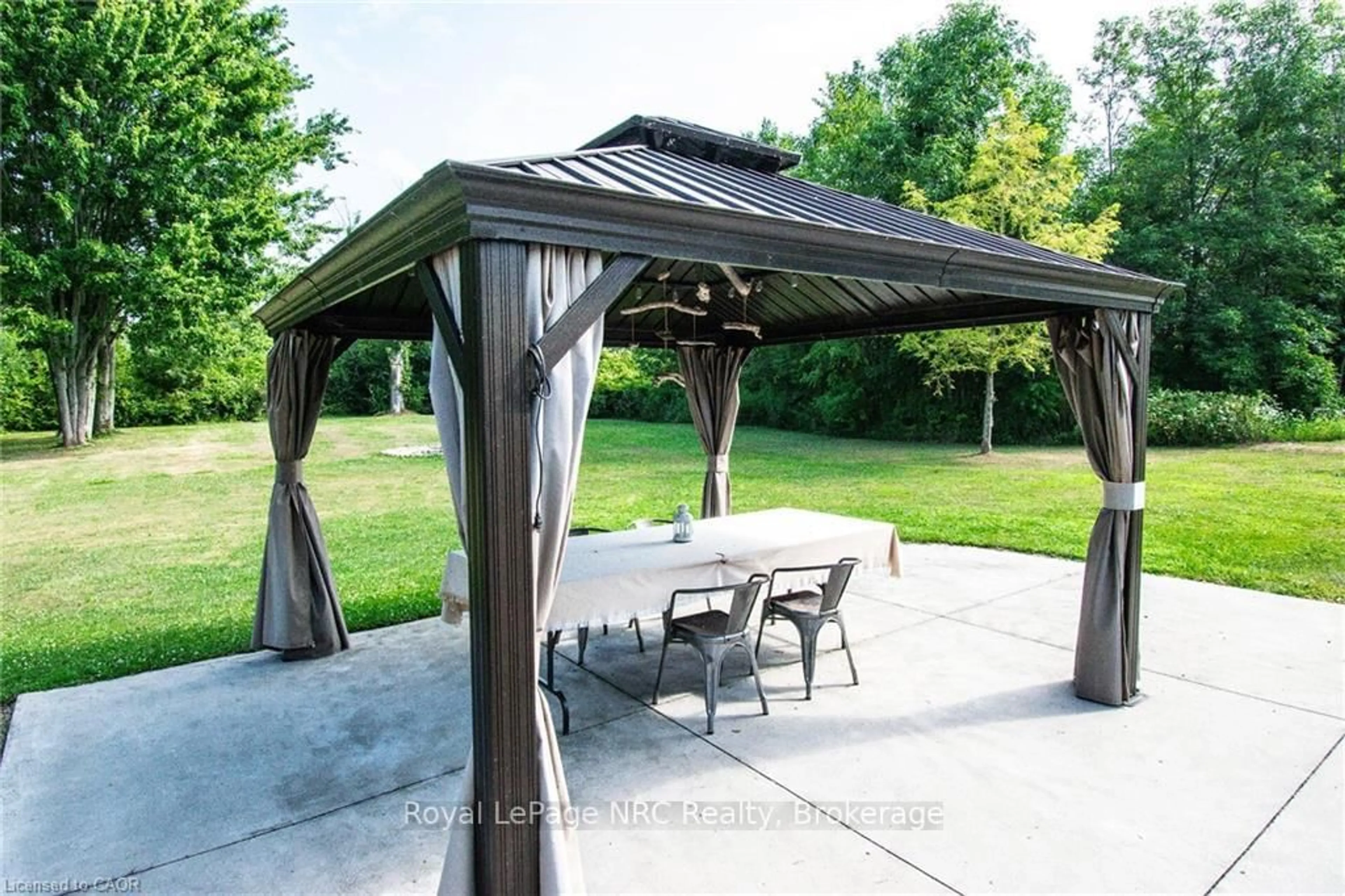 Patio, street for 776 Sandy Bay Rd, Haldimand Ontario N1A 2W6