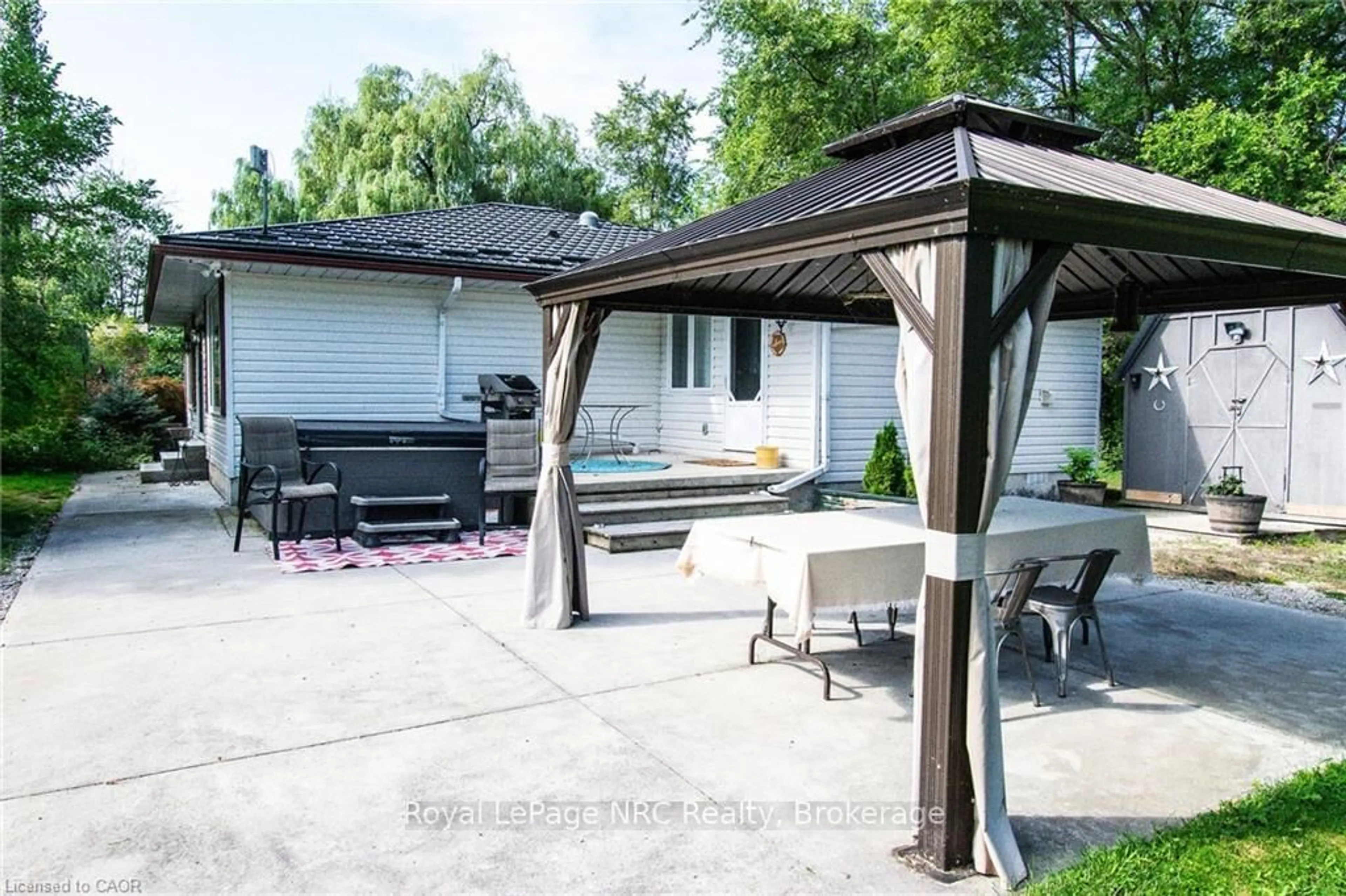 Patio, street for 776 Sandy Bay Rd, Haldimand Ontario N1A 2W6