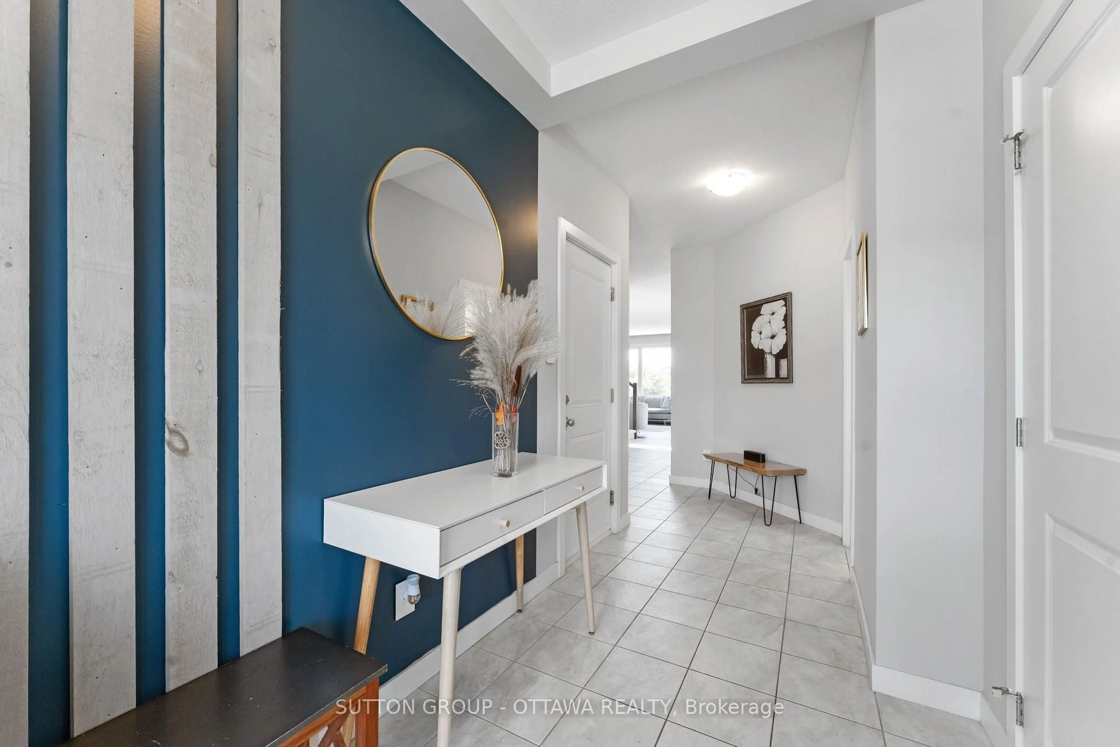 Indoor entryway for 43 ARIDUS Cres, Ottawa Ontario K2S 2L4
