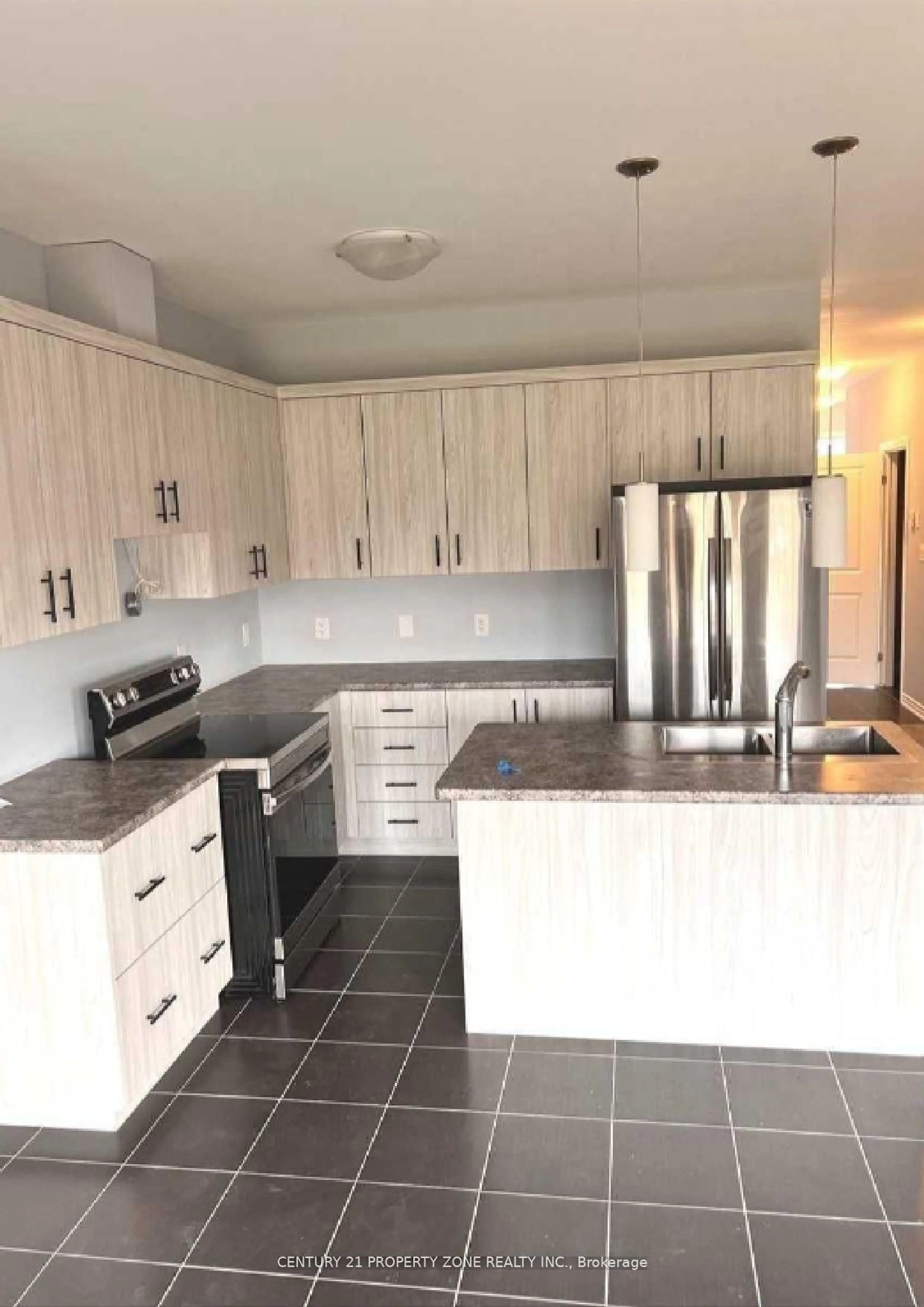 Open concept kitchen, ceramic/tile floor for 298 Louise St, Welland Ontario L3B 1T1
