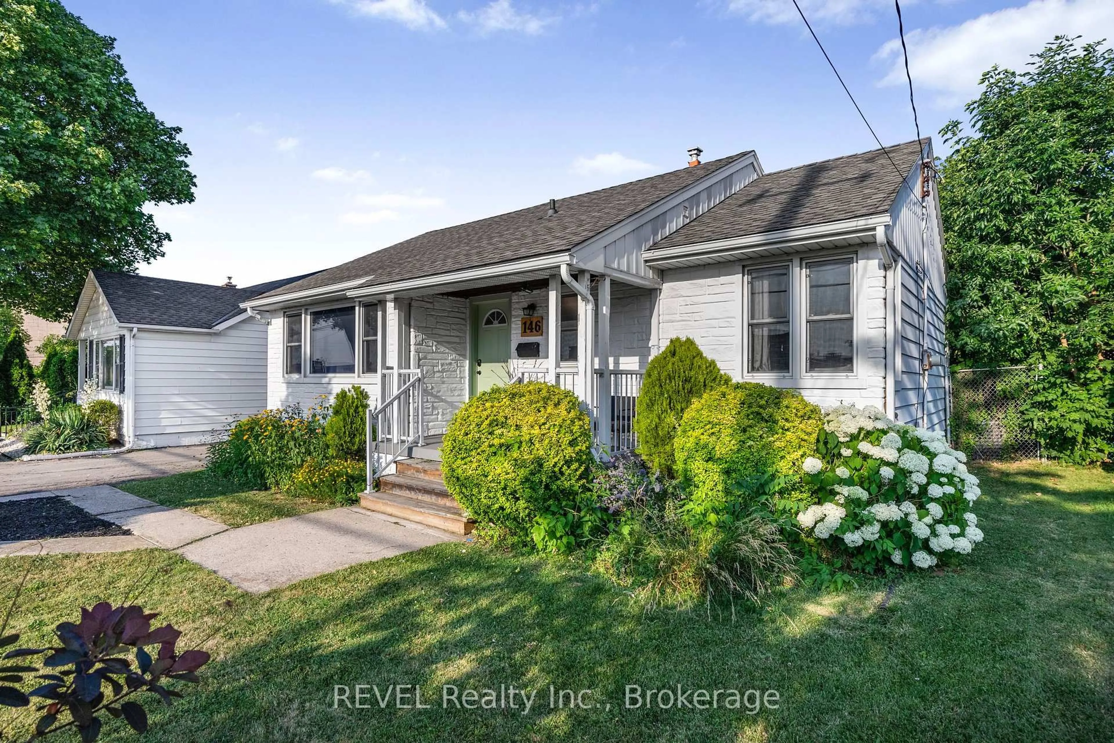 Home with vinyl exterior material, street for 146 Gray Rd, Hamilton Ontario L8G 3V2