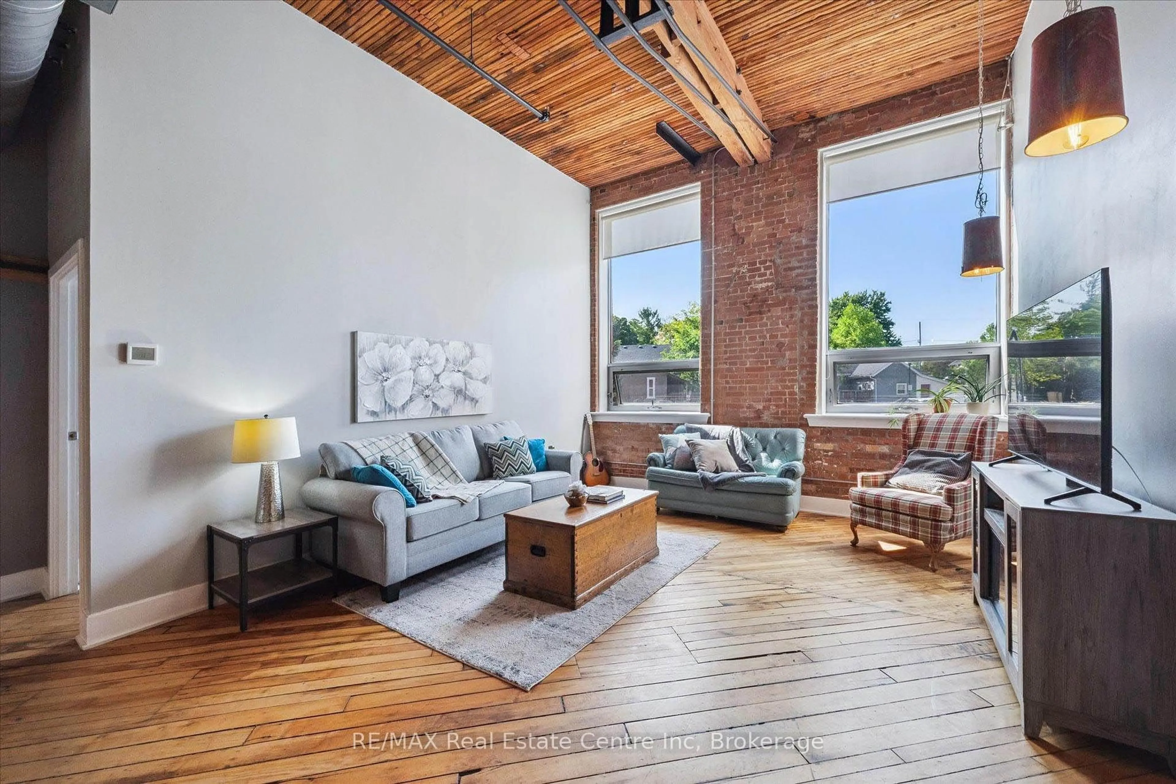 Living room with furniture, unknown for 26 ONTARIO St #122, Guelph Ontario N1E 7K1