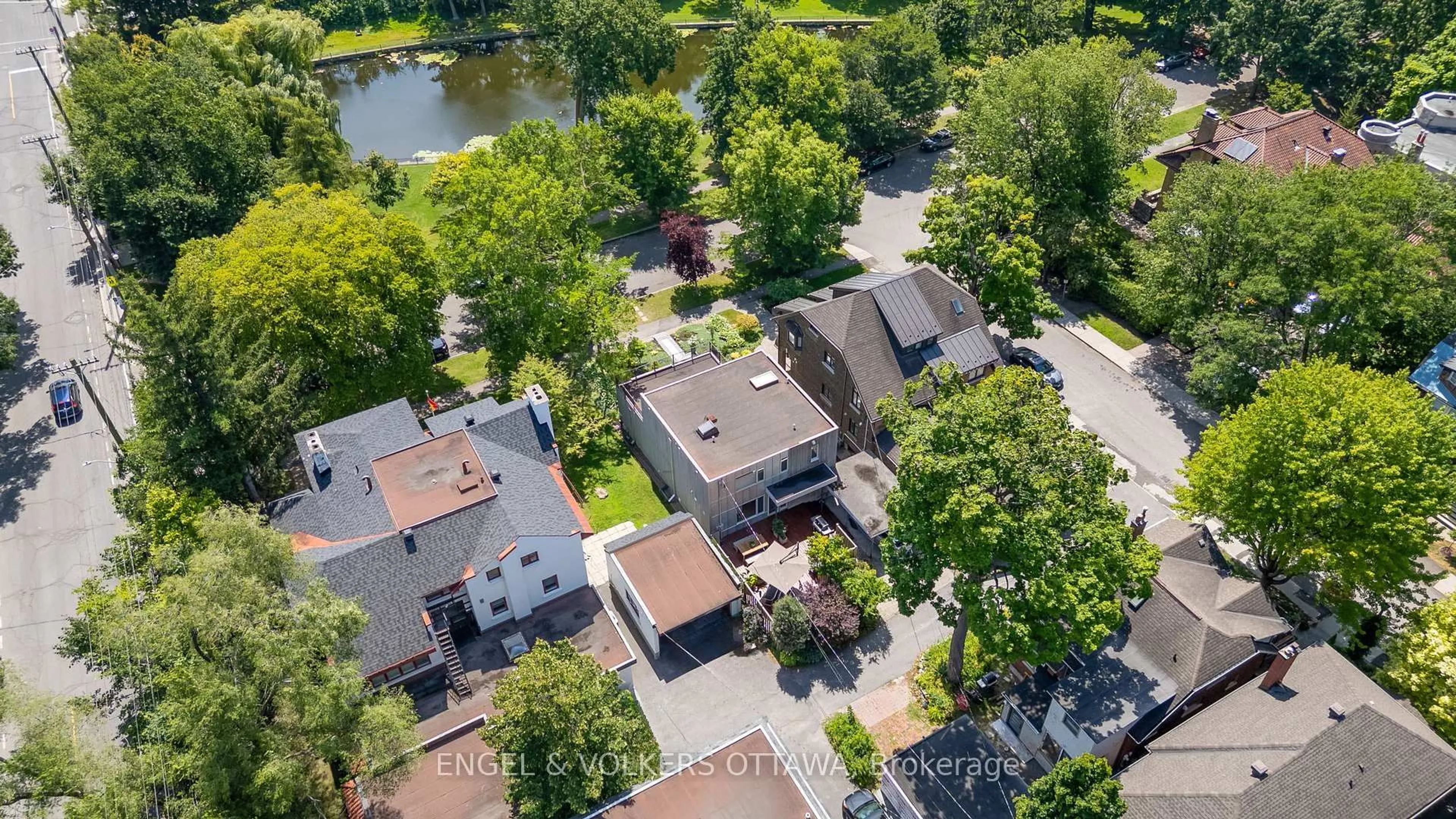 A pic from outside/outdoor area/front of a property/back of a property/a pic from drone, unknown for 5 Clemow Ave, Ottawa Ontario K1S 2A9
