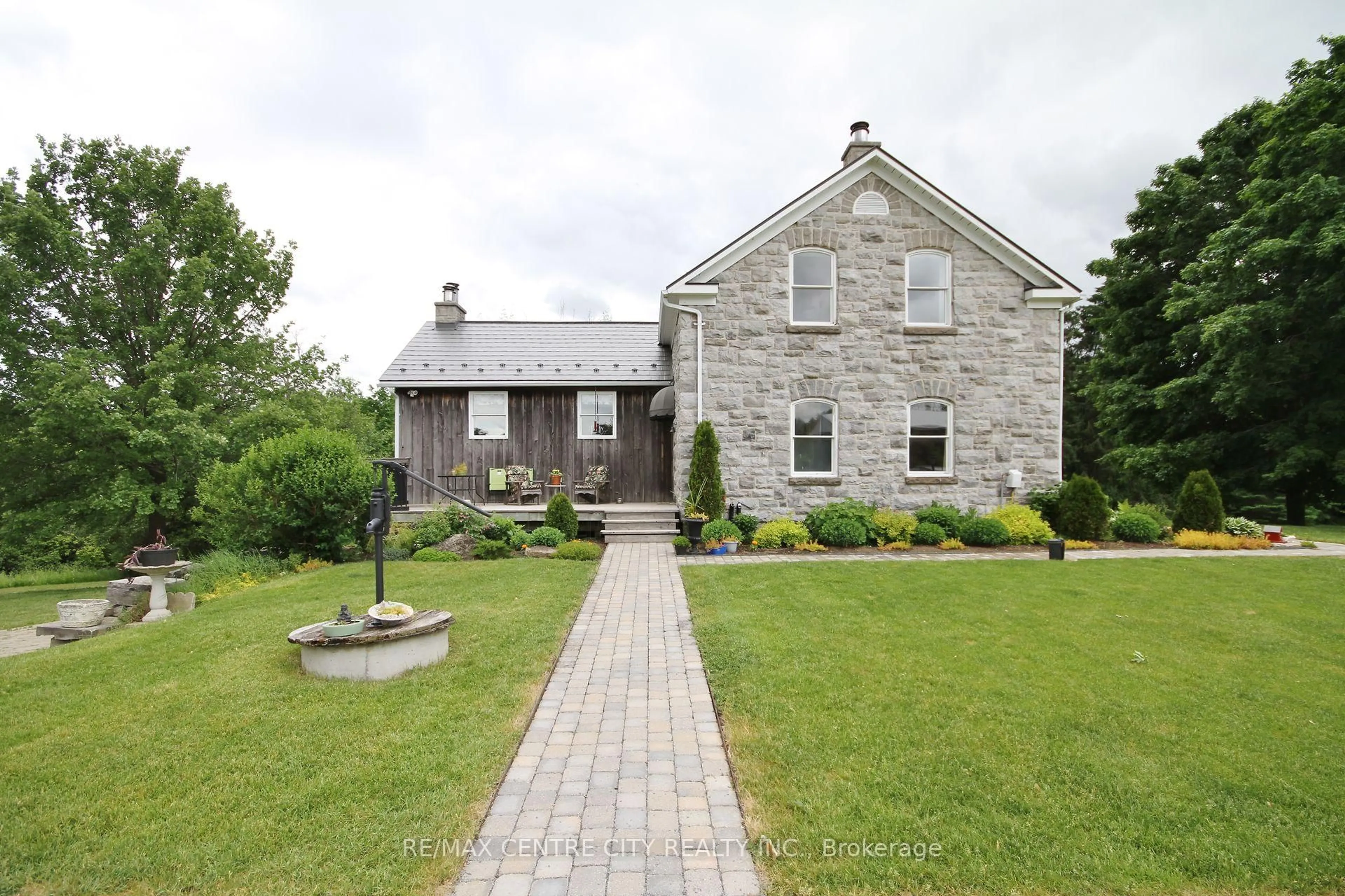 Unknown for 3000/2980 Roger Stevens Dr, North Gower Ontario K0A 2T0