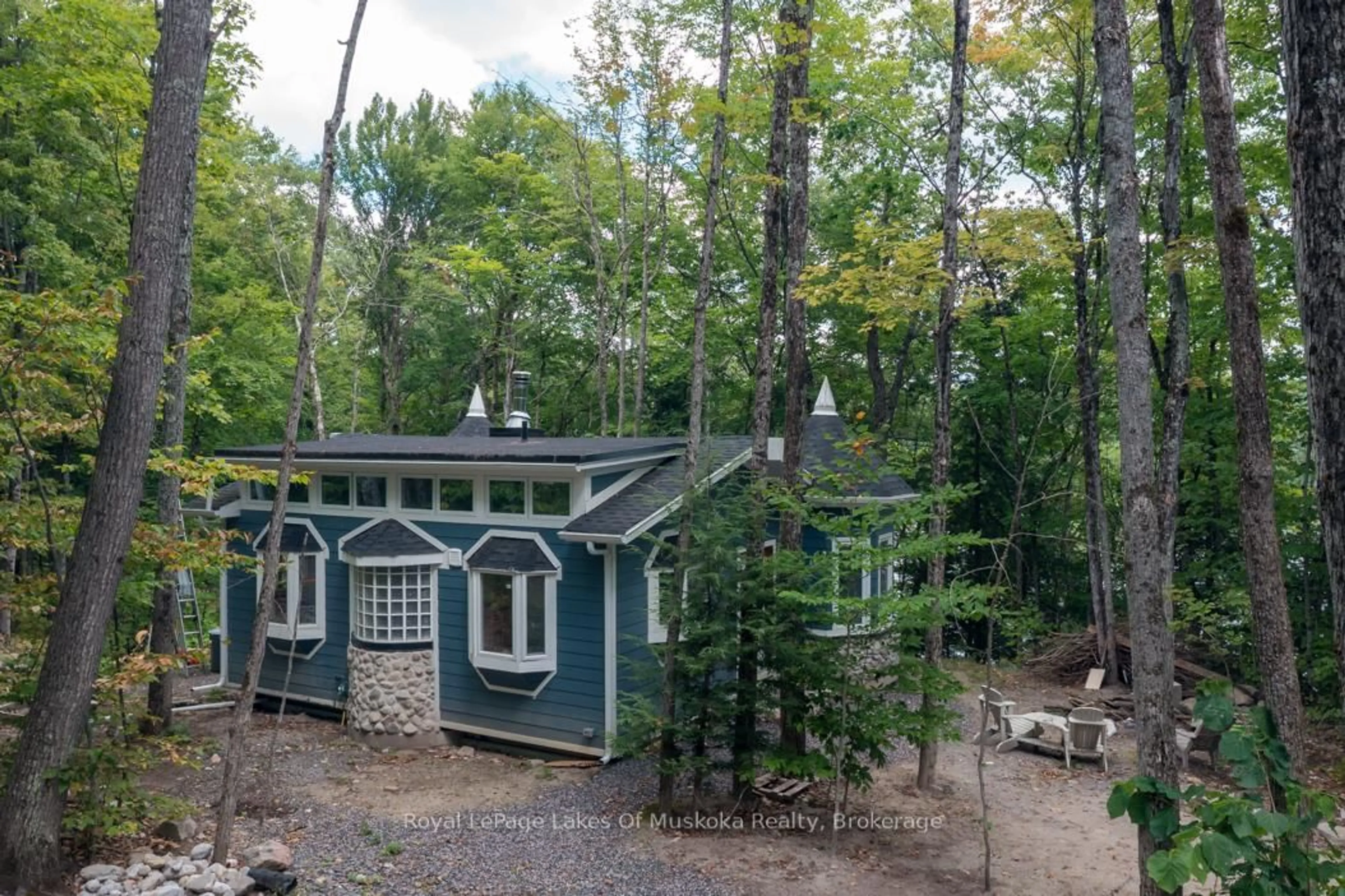 Shed for 16 Long and Winding Rd, Seguin Ontario P2A 2W8