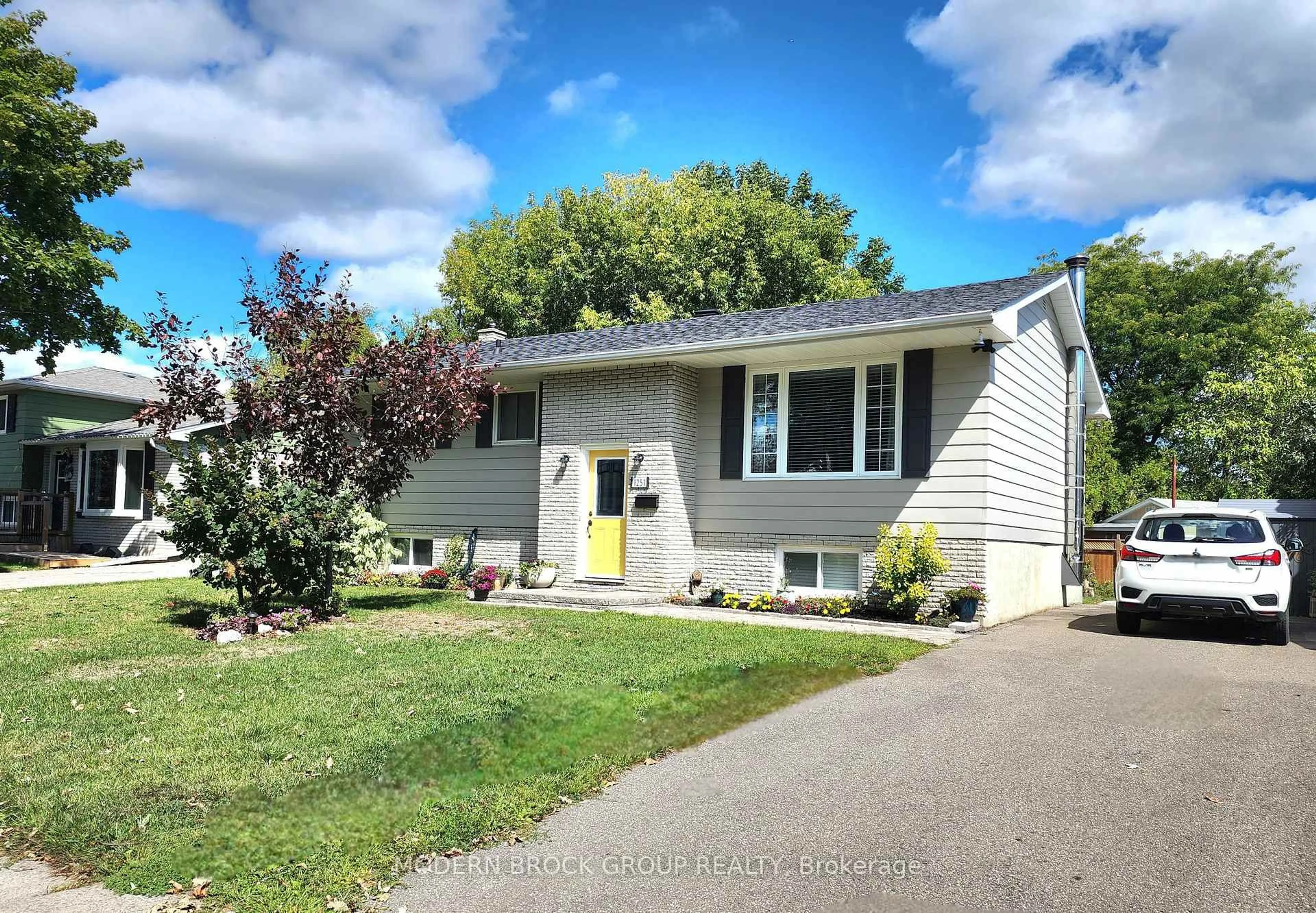 Home with vinyl exterior material, street for 1251 Peden Blvd, Brockville Ontario K6V 3K5
