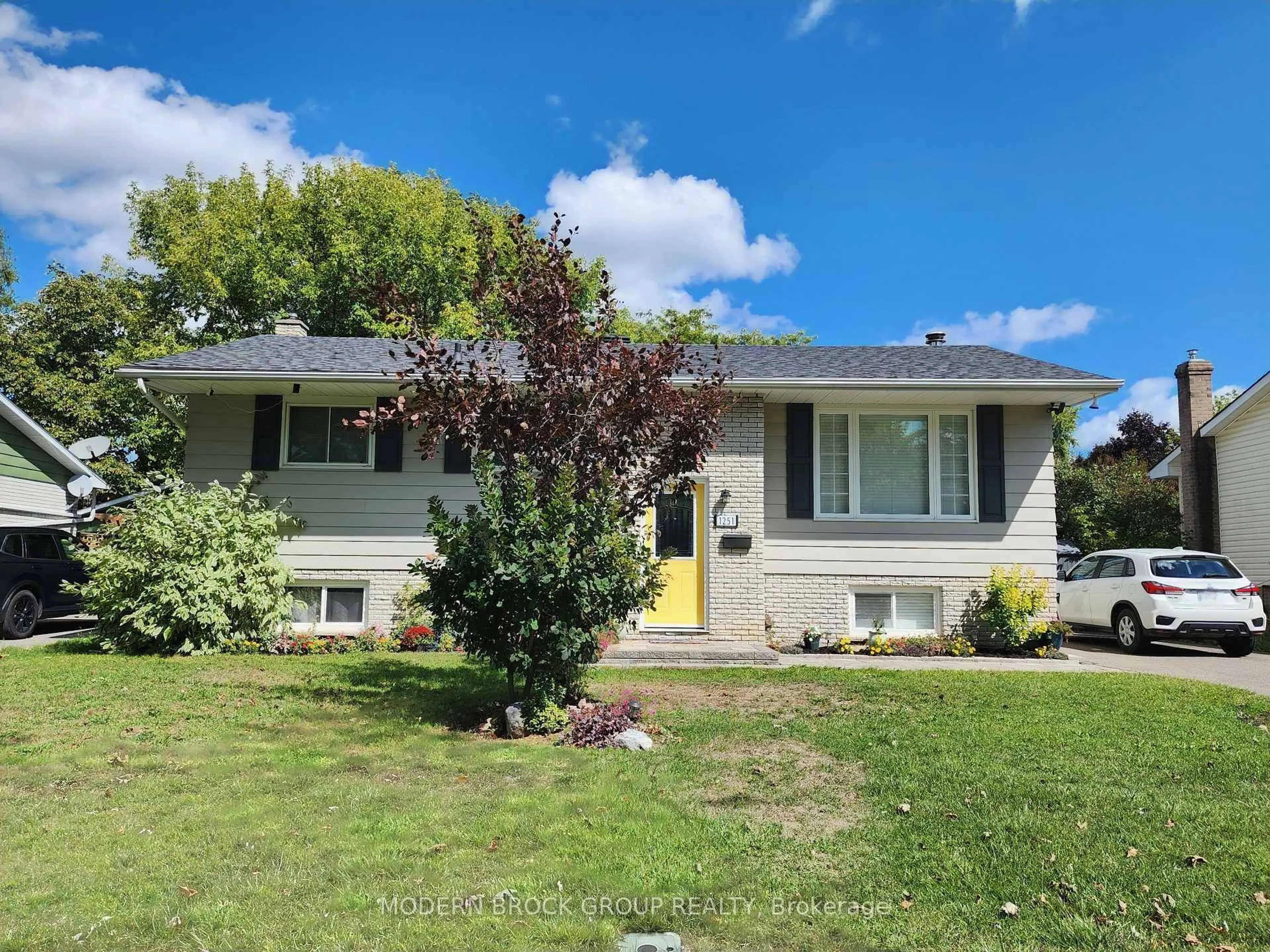 Home with vinyl exterior material, street for 1251 Peden Blvd, Brockville Ontario K6V 3K5