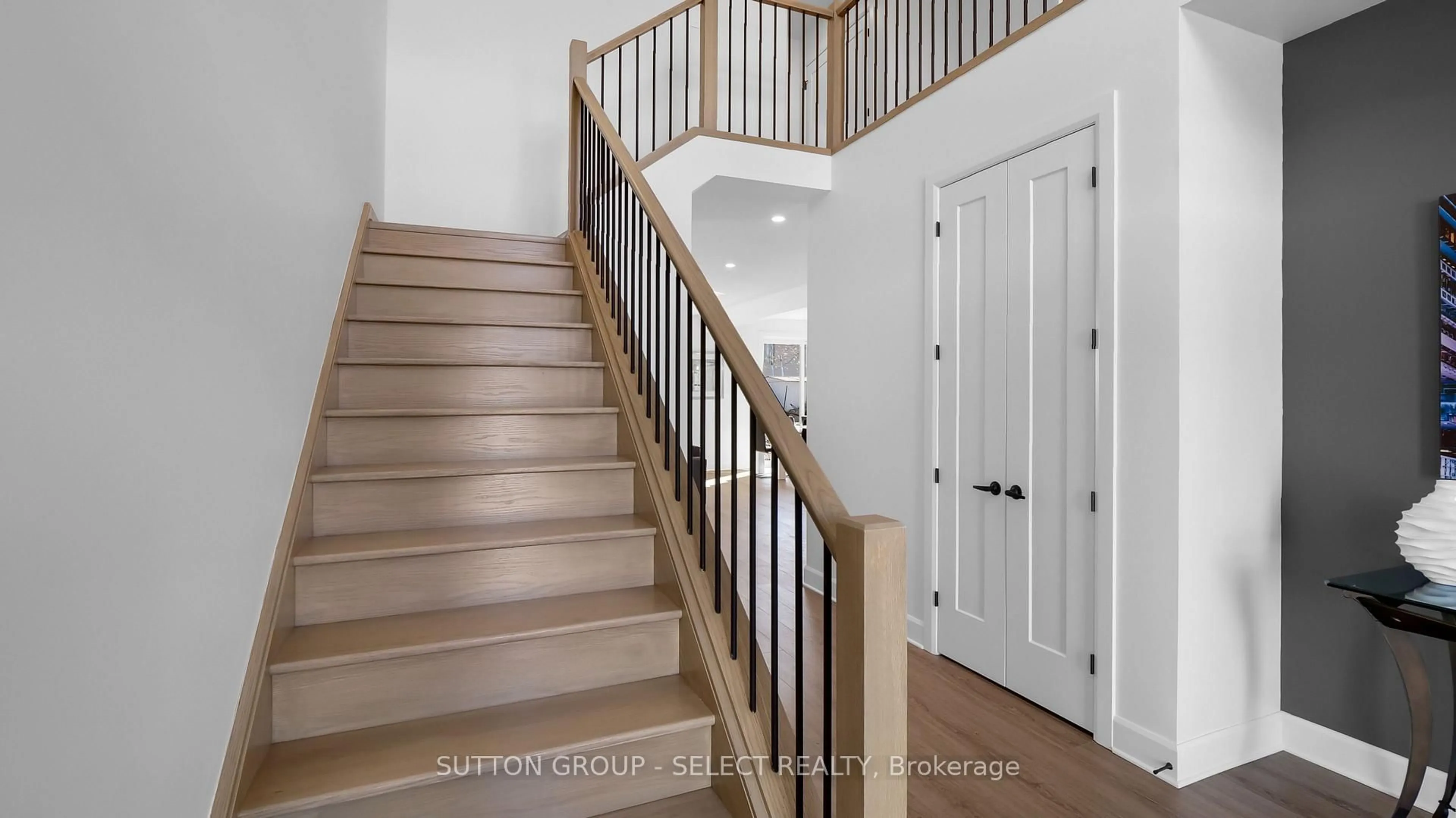 Unknown for 44 LUCAS Rd, St. Thomas Ontario N5R 0M1