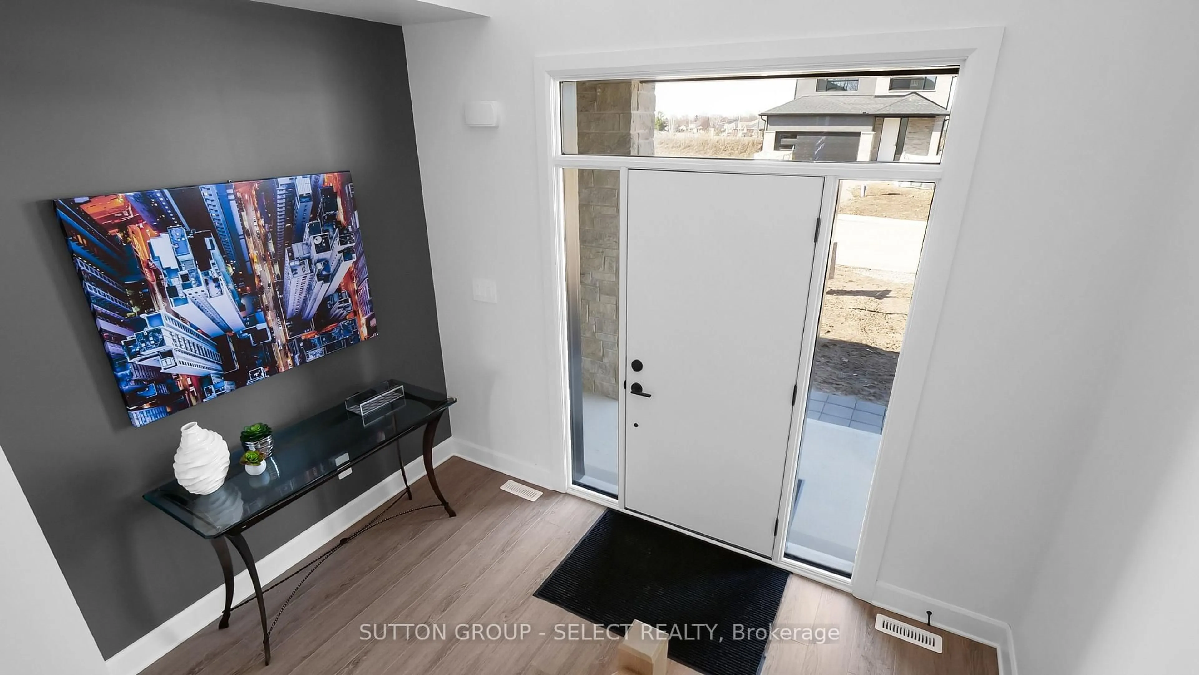 Indoor entryway for 44 LUCAS Rd, St. Thomas Ontario N5R 0M1