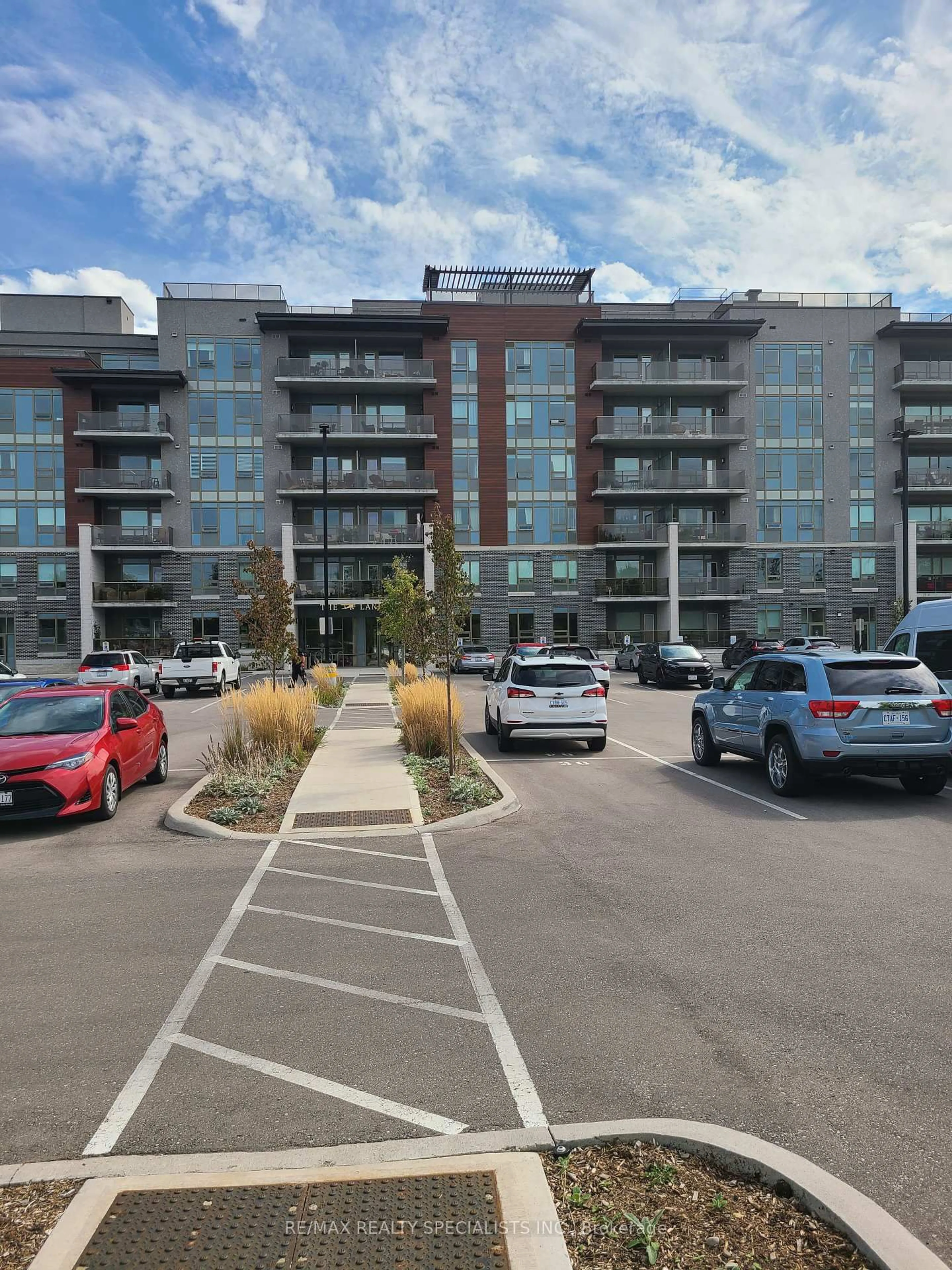 A pic from outside/outdoor area/front of a property/back of a property/a pic from drone, street for 34 Norman St #208, Brantford Ontario N3R 2Y1