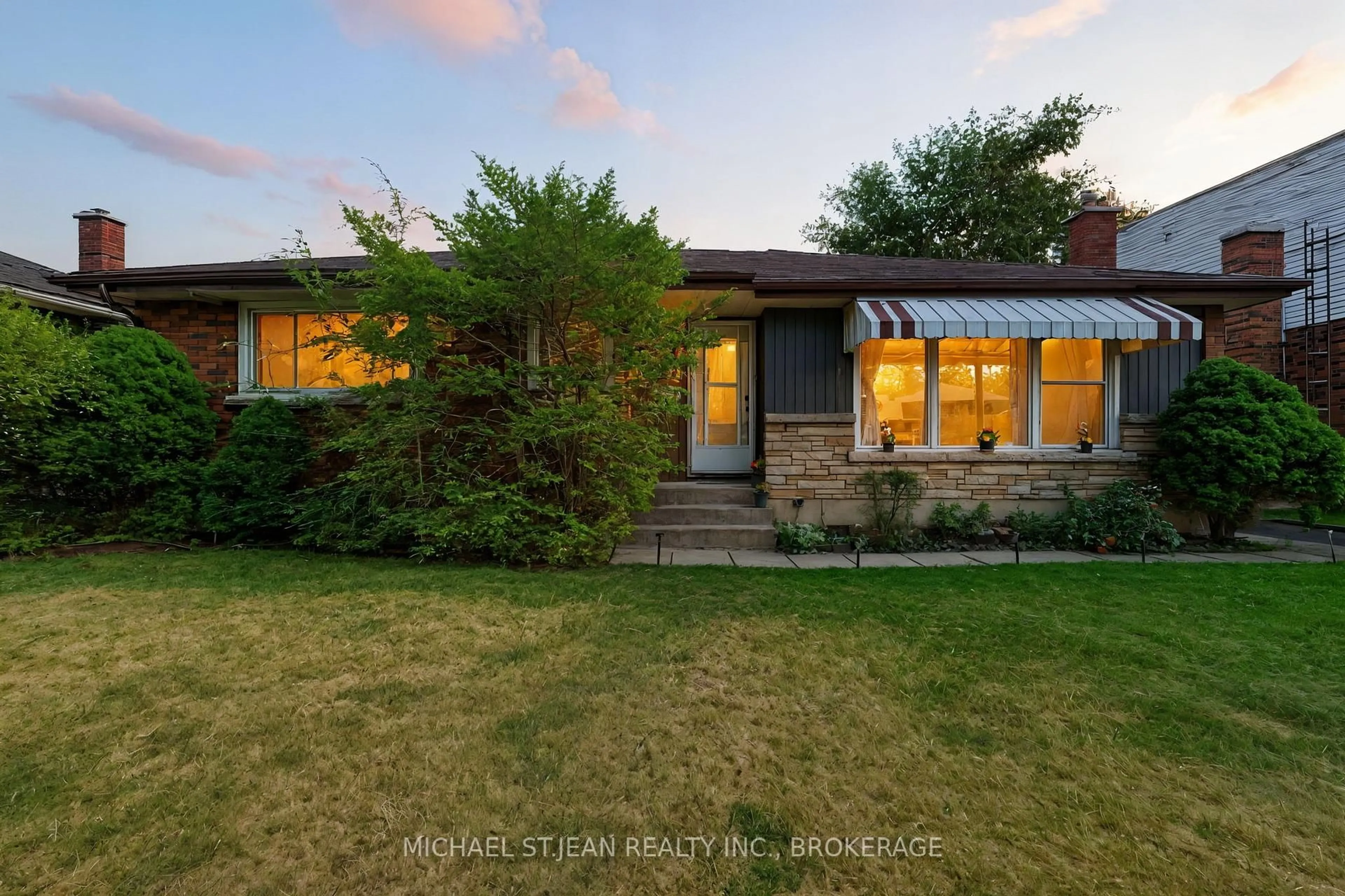 Home with brick exterior material, street for 3664 Arlington Ave, Niagara Falls Ontario L2J 2X2
