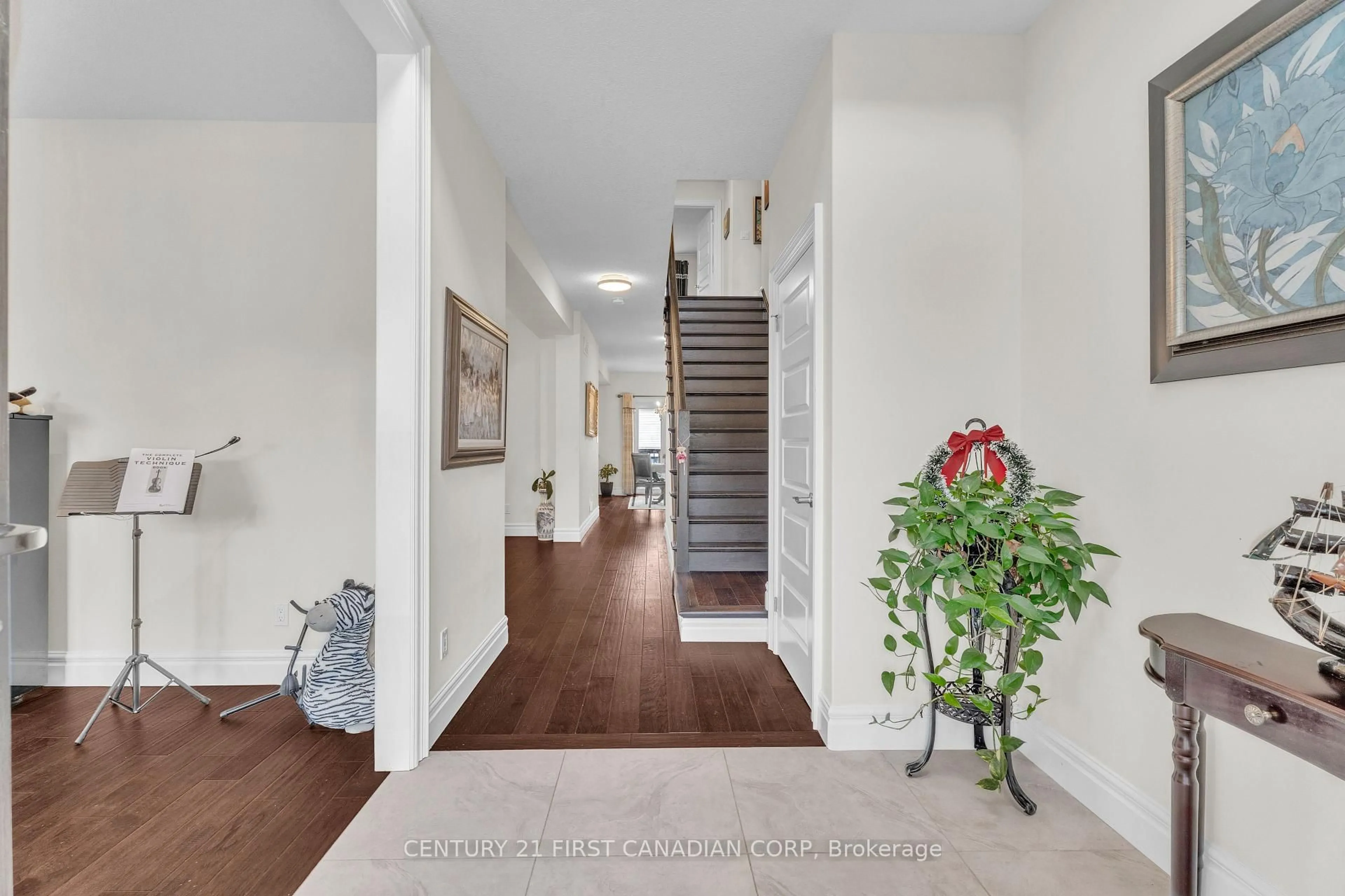 Indoor entryway for 754 Jackpine Way, London North Ontario N5X 0L9
