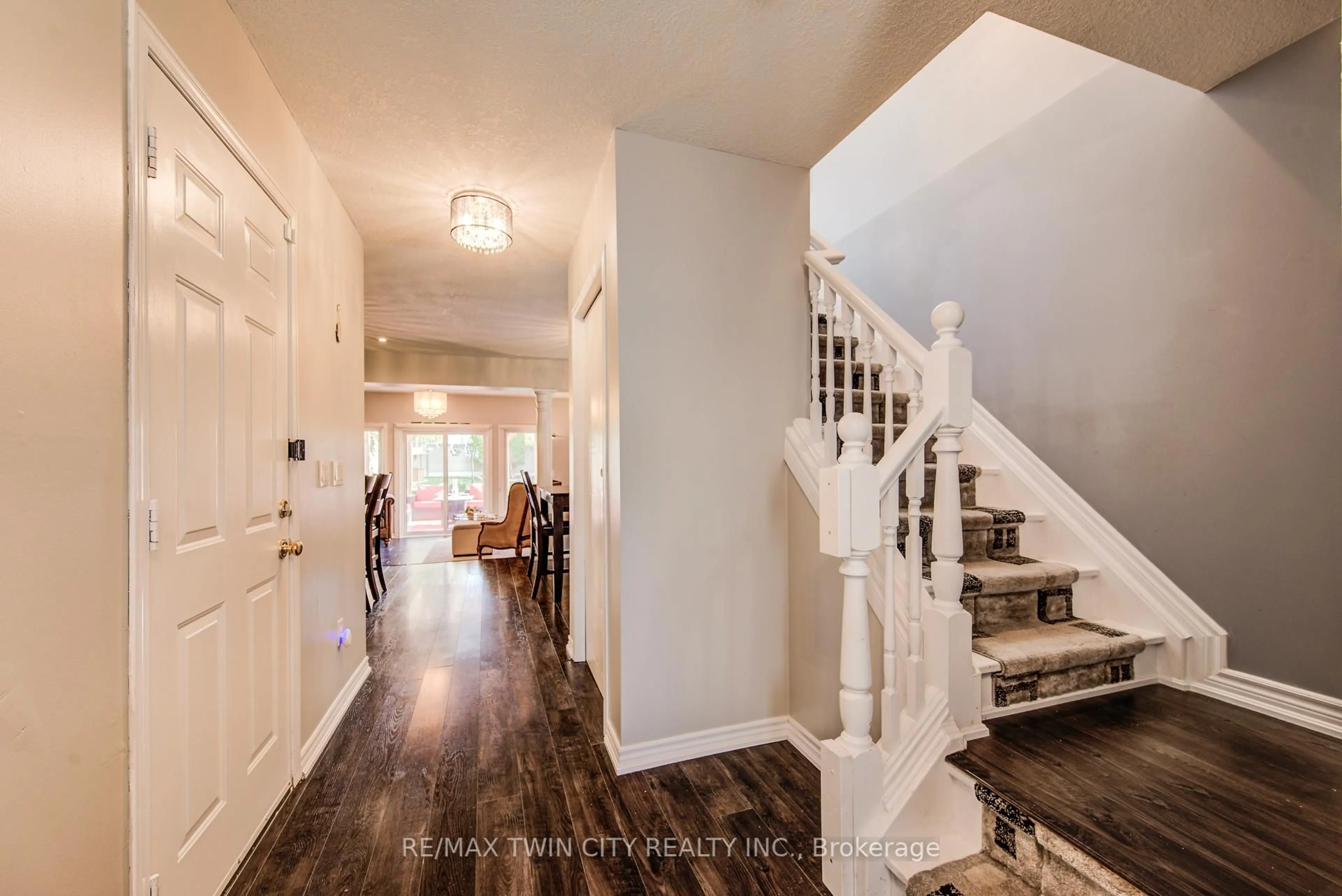 Indoor entryway for 112 Amanda Walk, Cambridge Ontario N3C 4K7