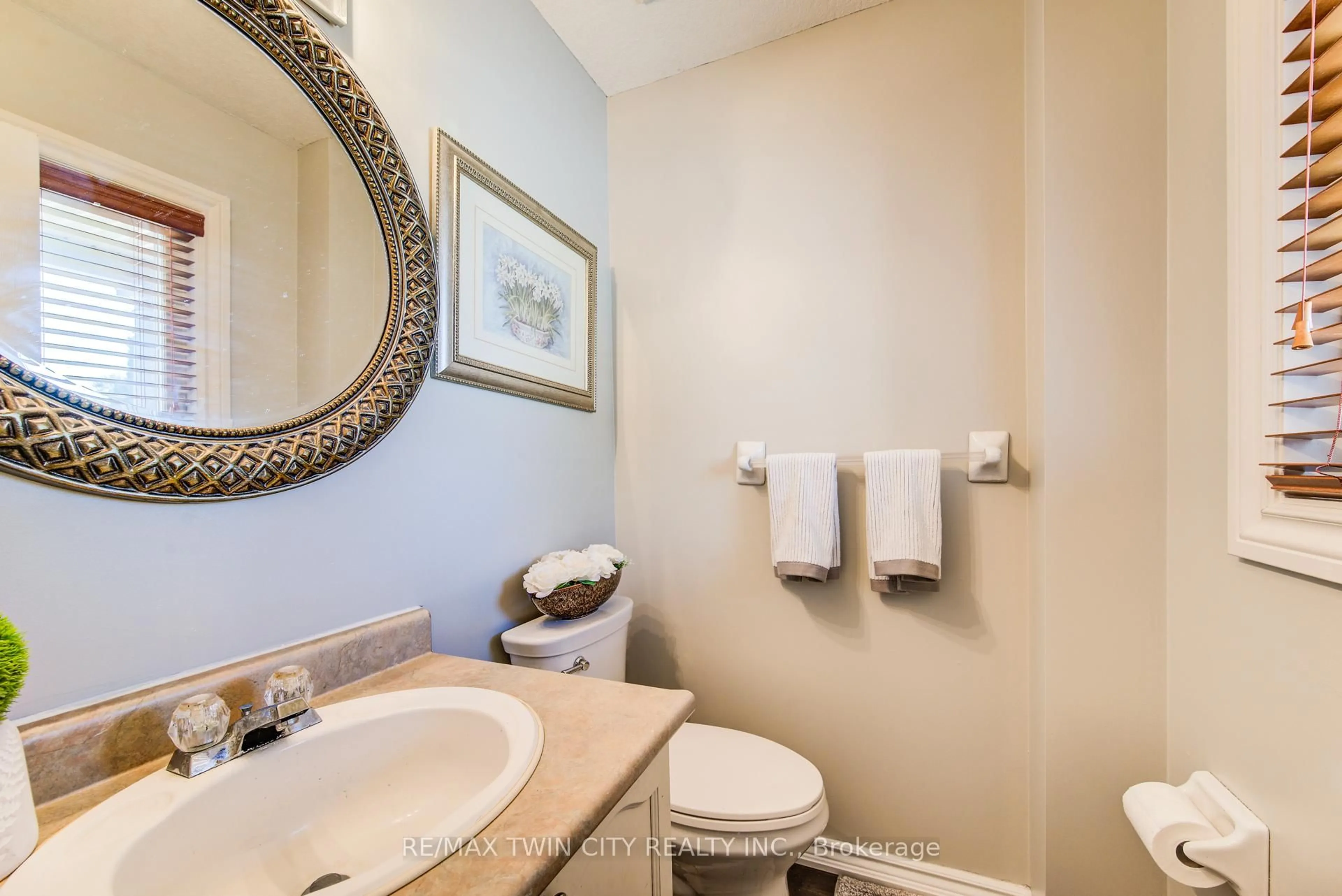 Standard bathroom, ceramic/tile floor for 112 Amanda Walk, Cambridge Ontario N3C 4K7