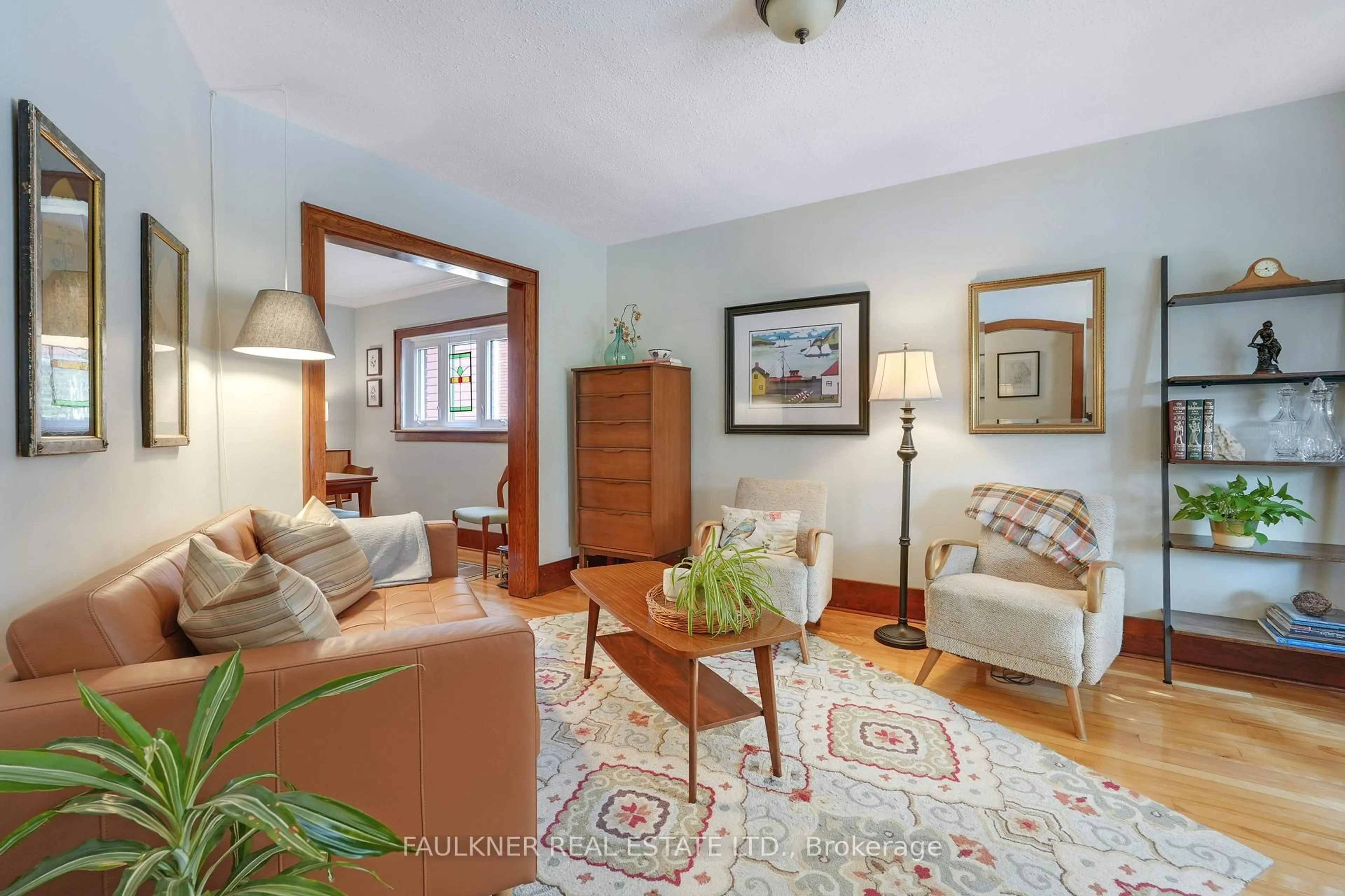 Living room with furniture, unknown for 29 Clegg St, Ottawa Ontario K1S 0H5