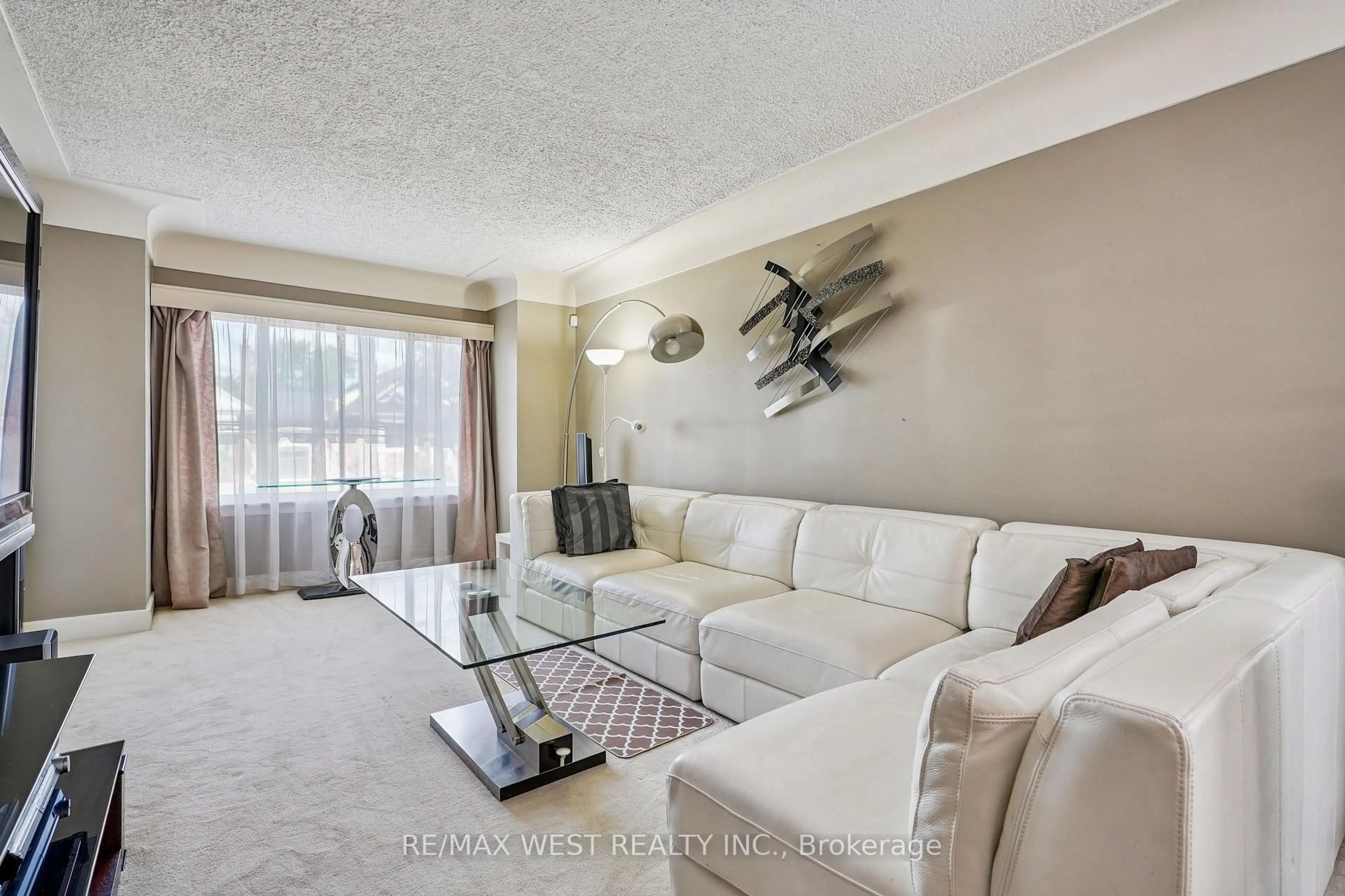 Living room with furniture, unknown for 57 East 36th St, Hamilton Ontario L8V 3Y8