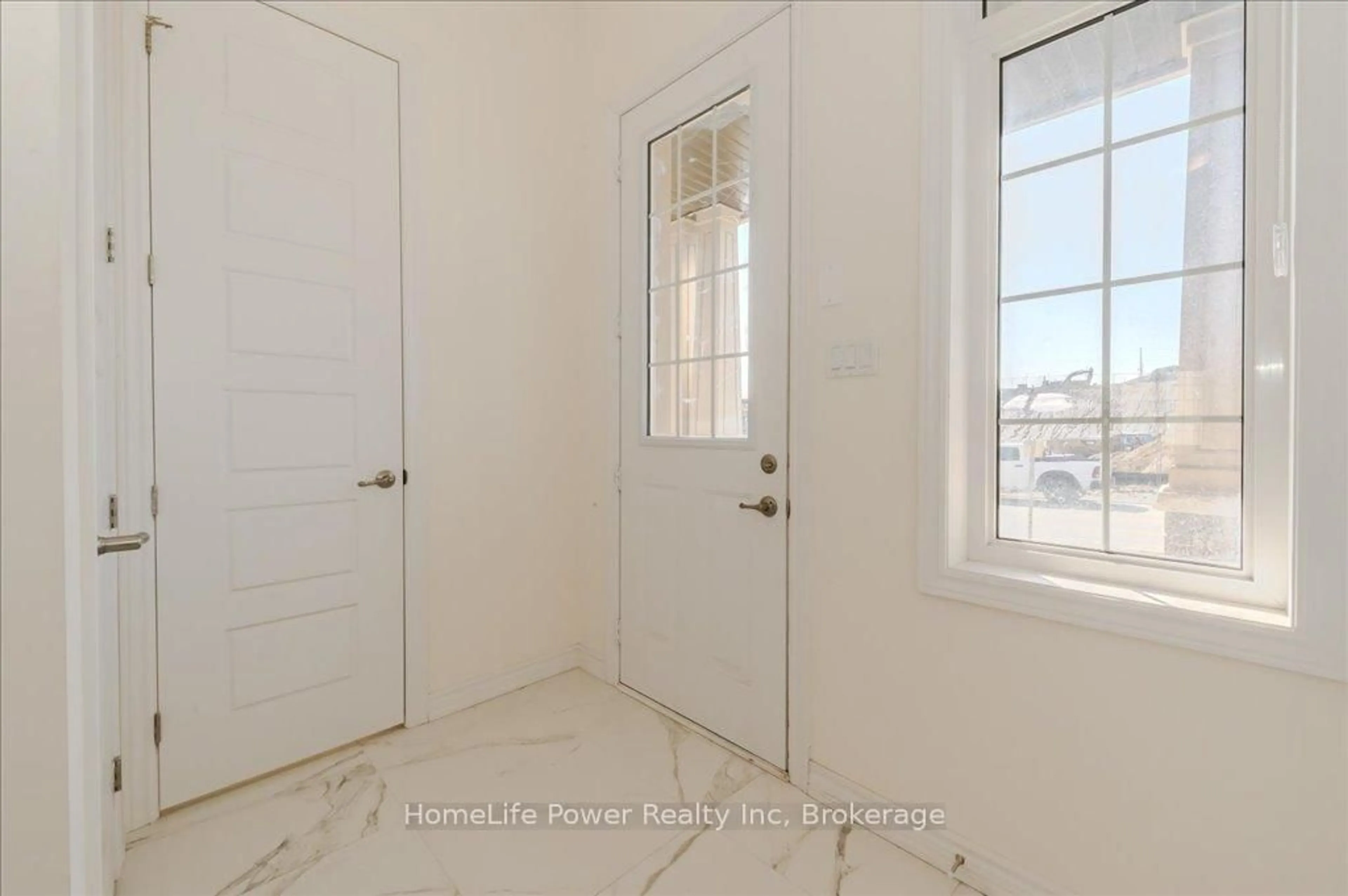 Indoor entryway for 35 Hitchman St, Brant Ontario N3L 3E3