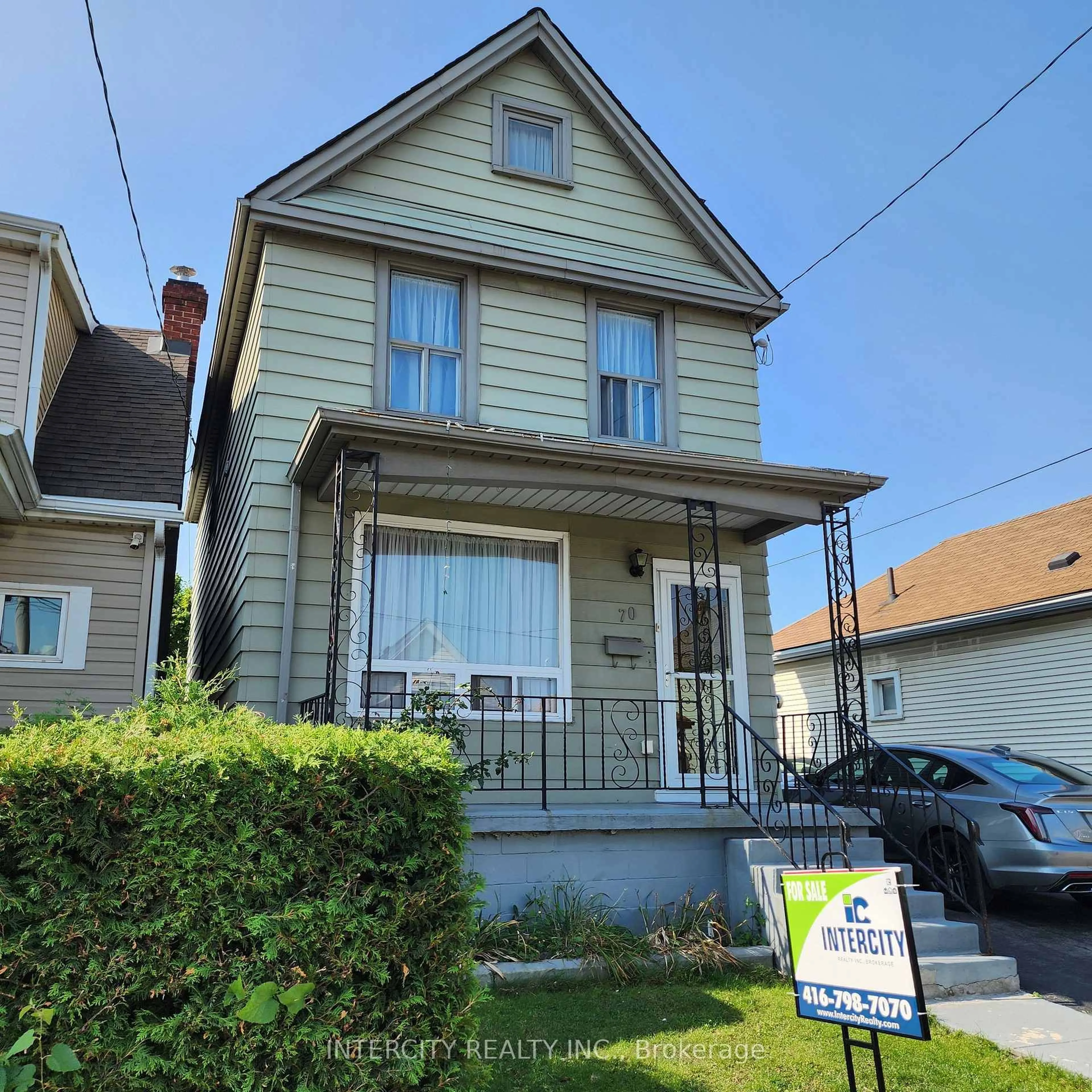 Home with vinyl exterior material, street for 70 Mayflower Ave, Hamilton Ontario L8L 2K4