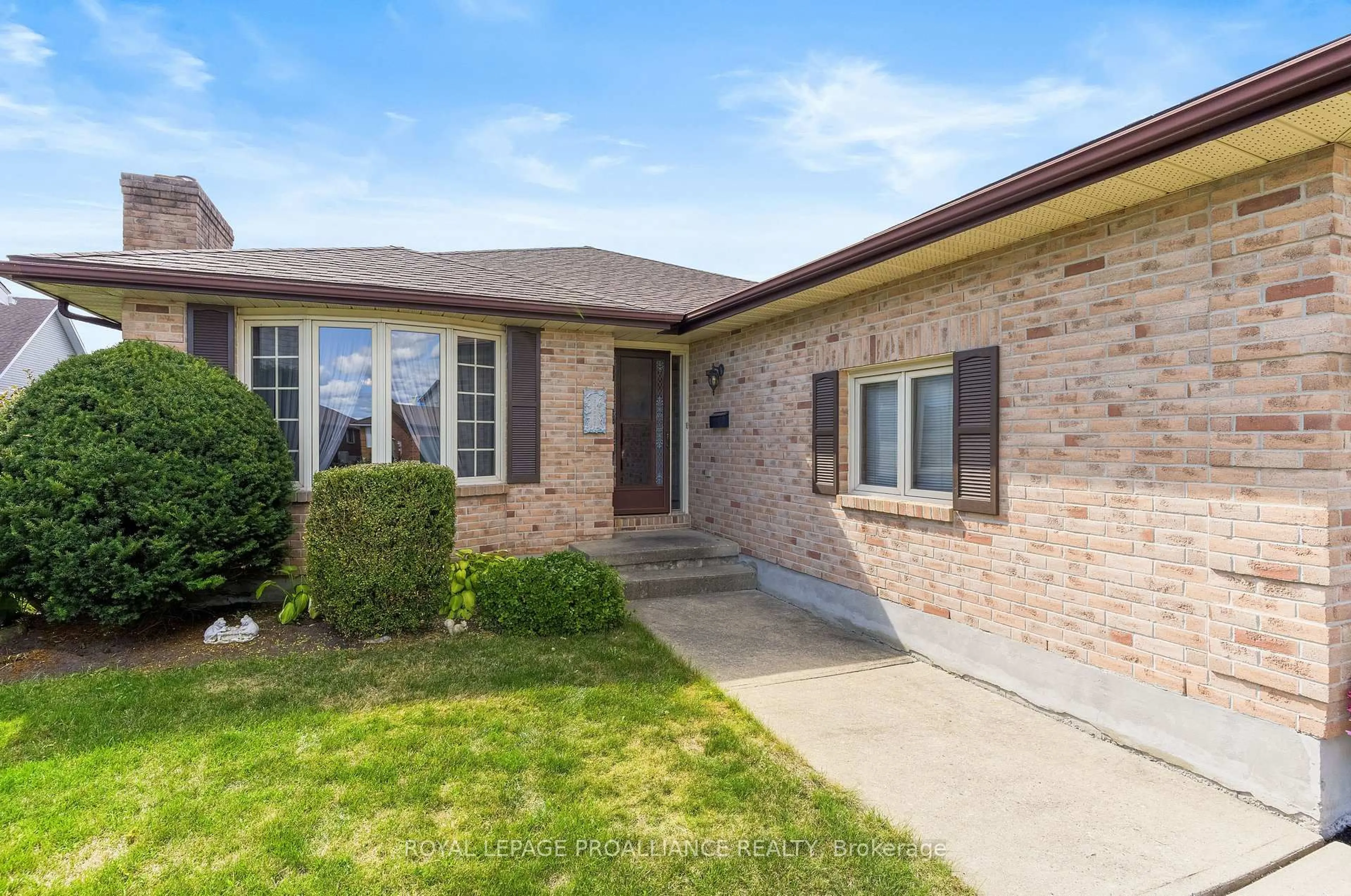 Home with brick exterior material, street for 208 Beley St, Brockville Ontario K6V 6Z8