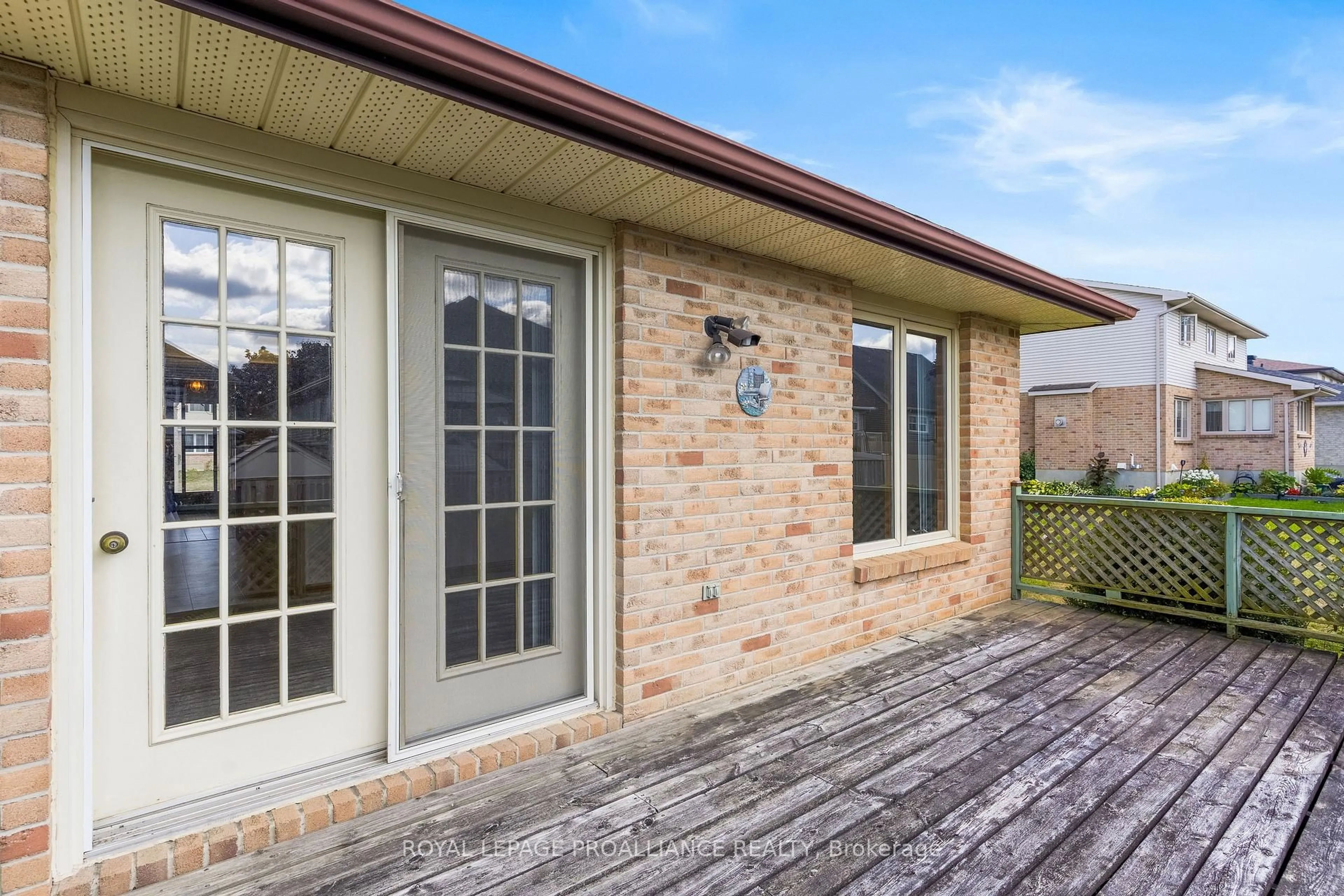 Home with brick exterior material, unknown for 208 Beley St, Brockville Ontario K6V 6Z8