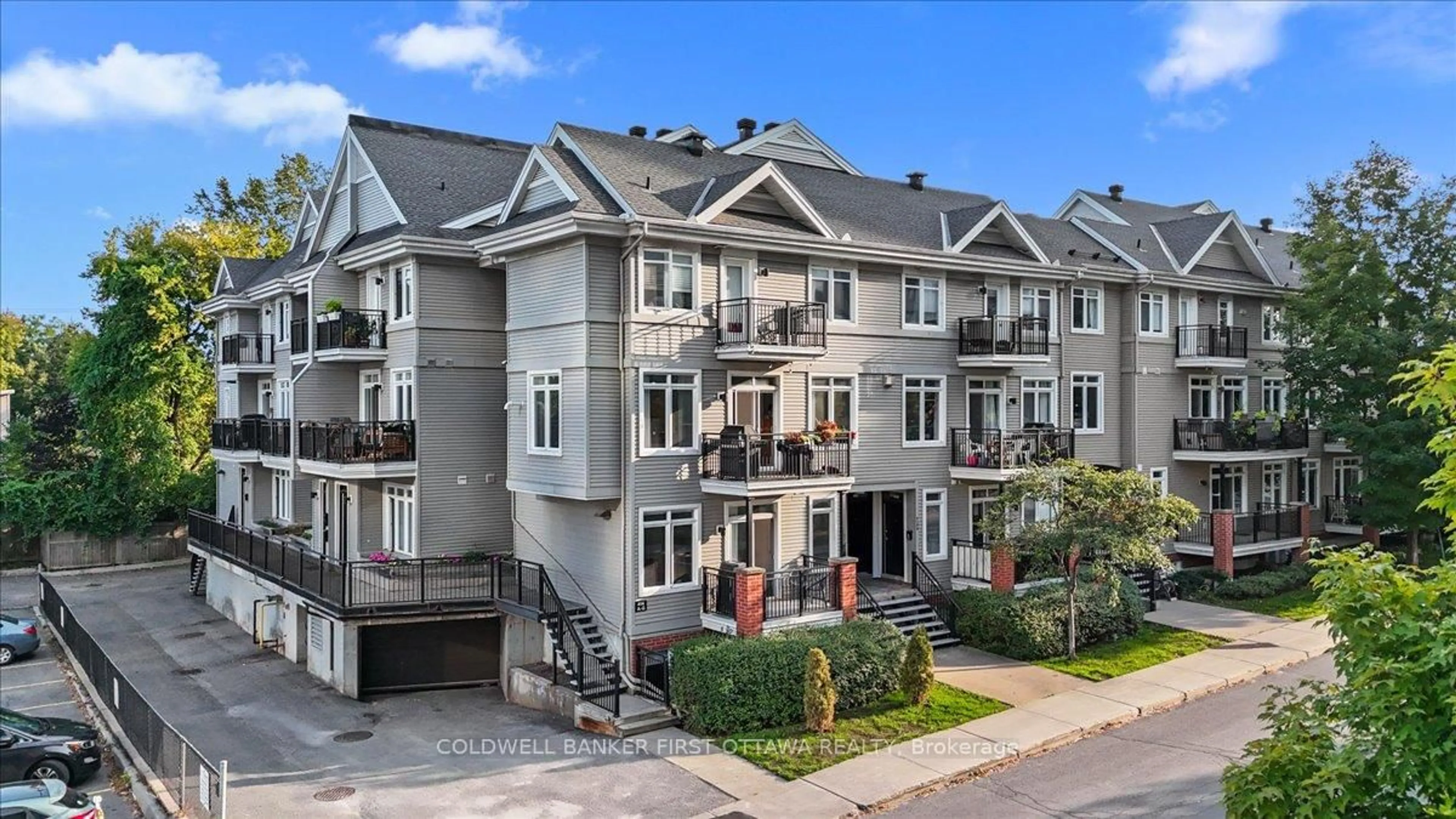A pic from outside/outdoor area/front of a property/back of a property/a pic from drone, unknown for 414 NEPEAN St #F, Ottawa Ontario K1R 5G7