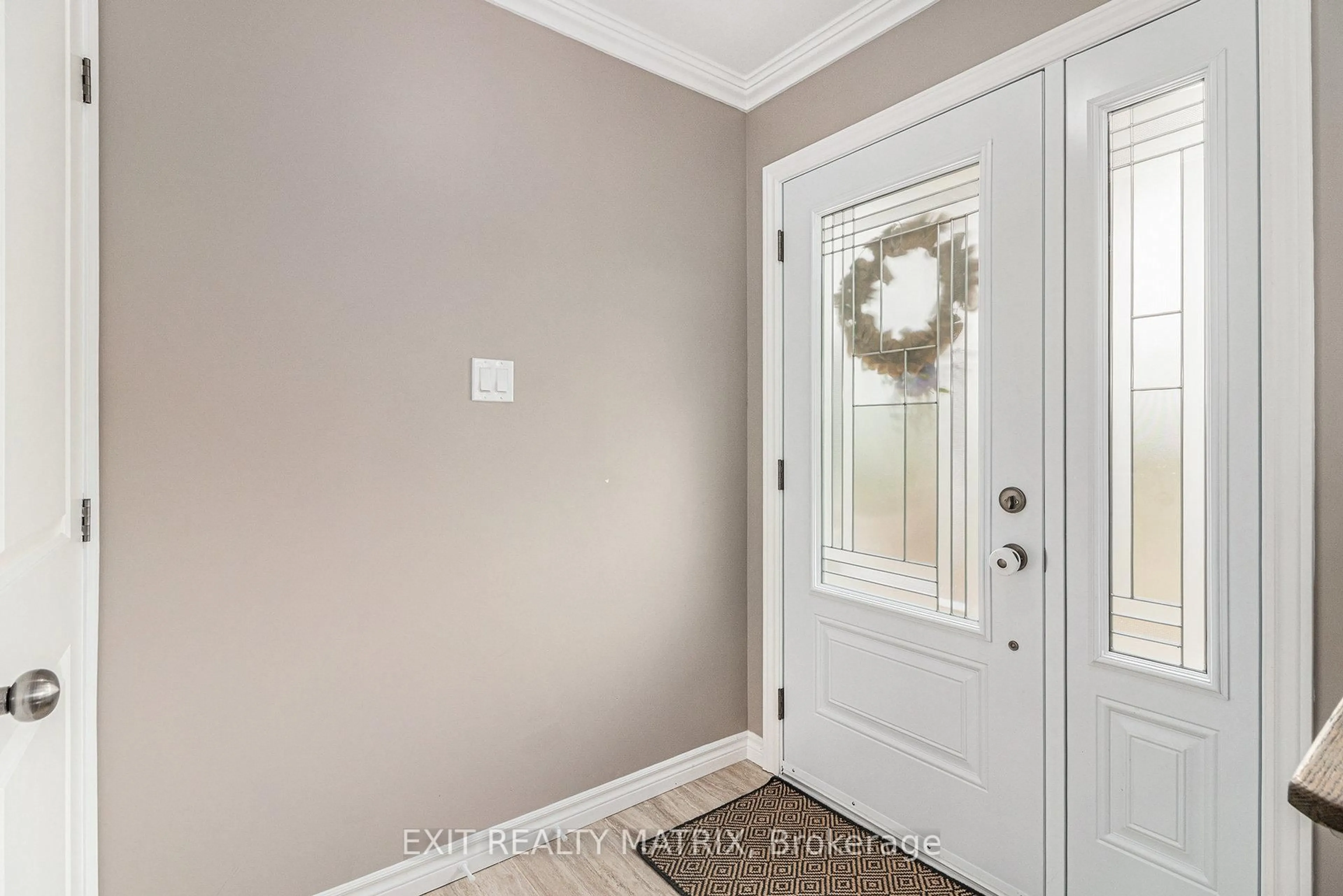 Indoor entryway for 1991 Thibault Crt, North Dundas Ontario K0C 1H0
