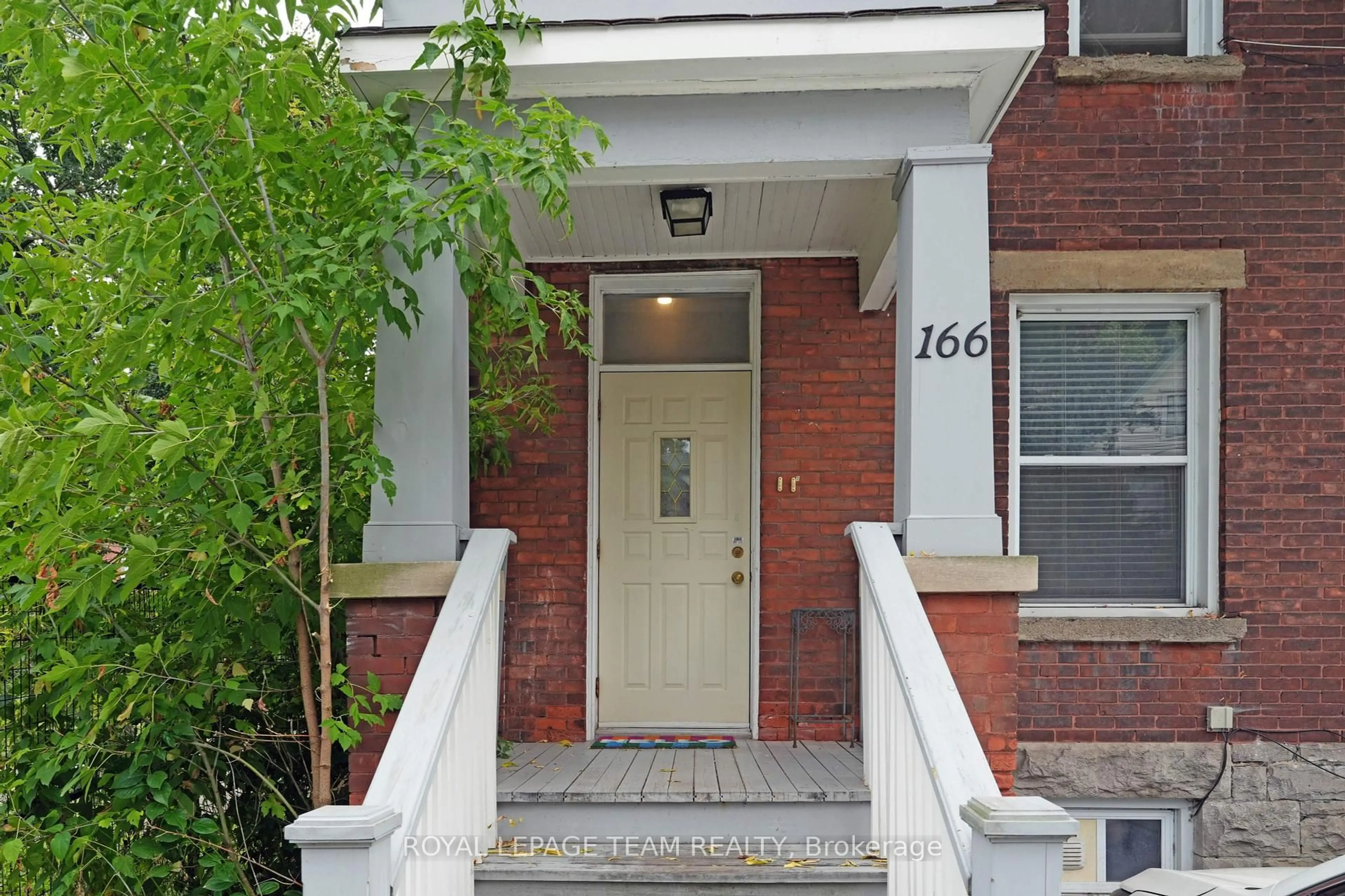 Indoor entryway for 166 Fifth Ave, Ottawa Ontario K1S 2M9