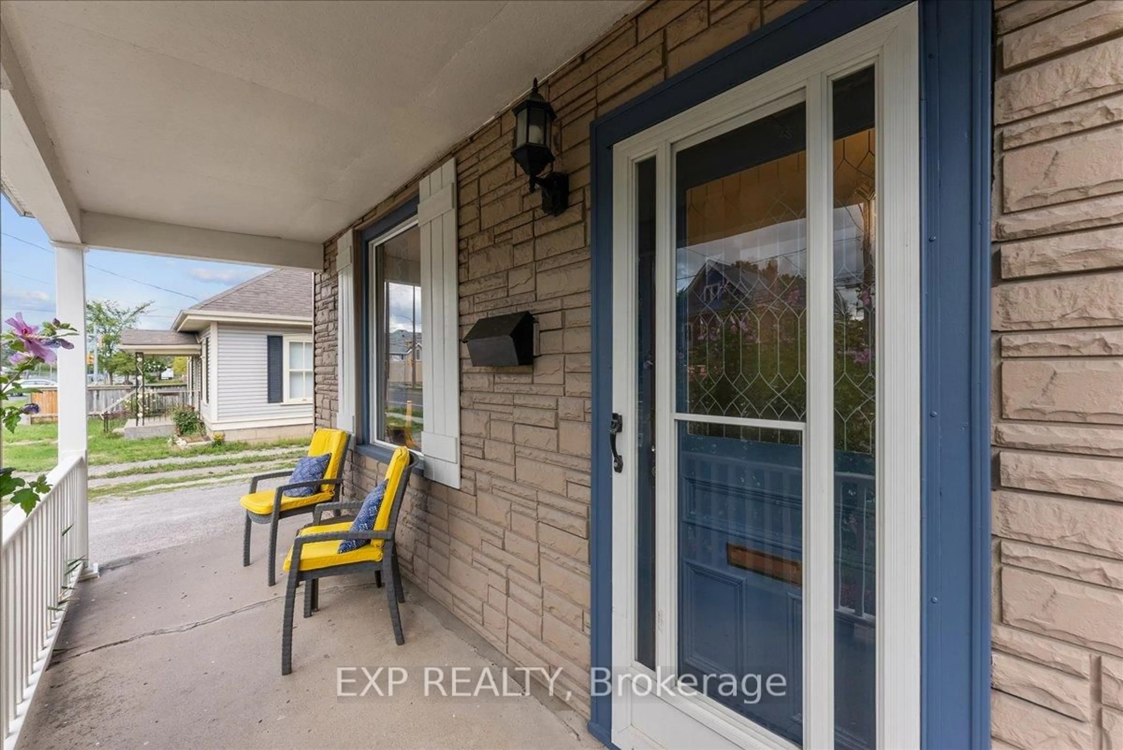 Indoor entryway for 1022 Monaghan Rd, Peterborough Ontario K9J 5L1
