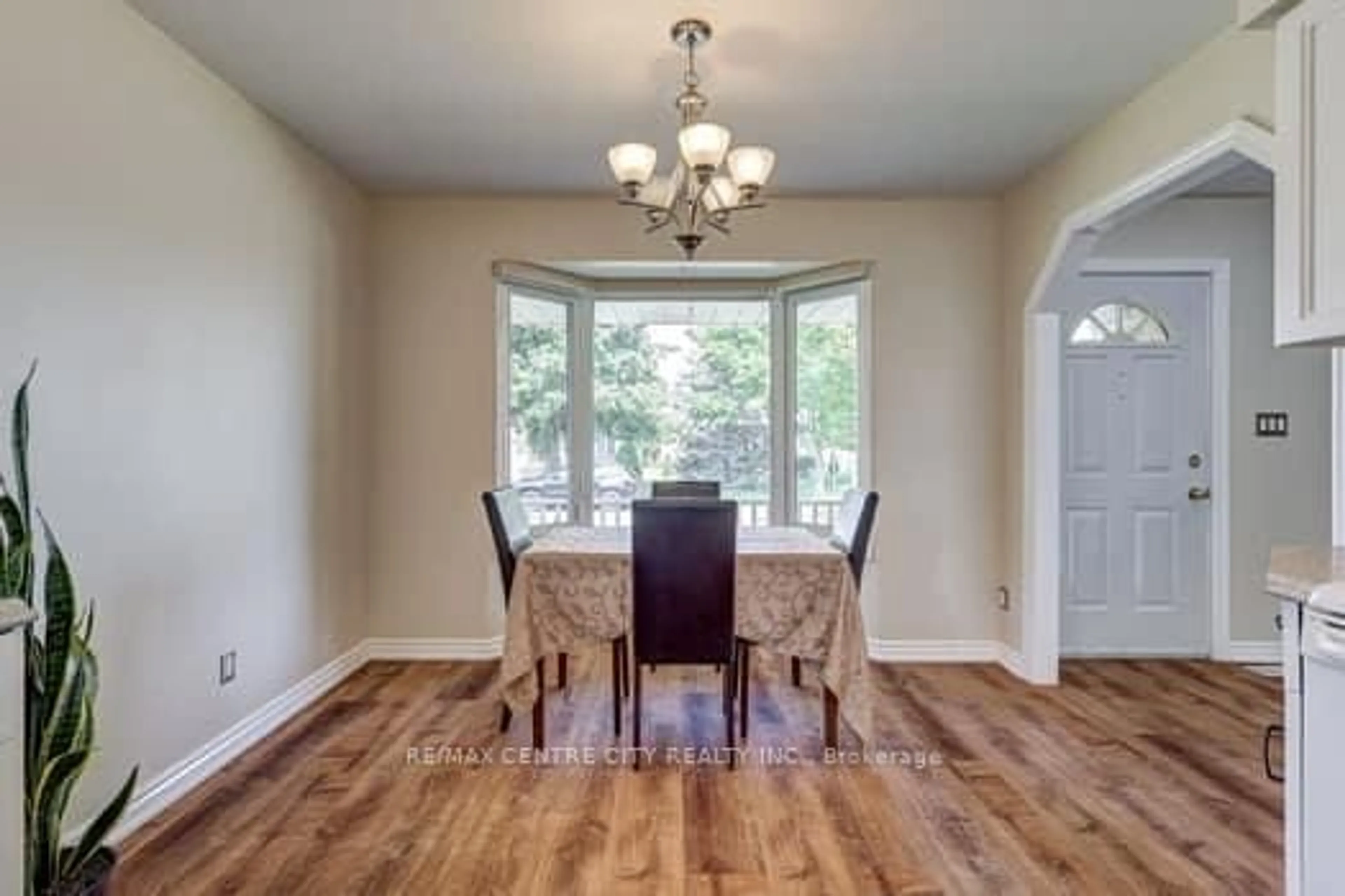 Dining room, wood/laminate floor for 26 Sifton Dr, St. Thomas Ontario N5R 6C7