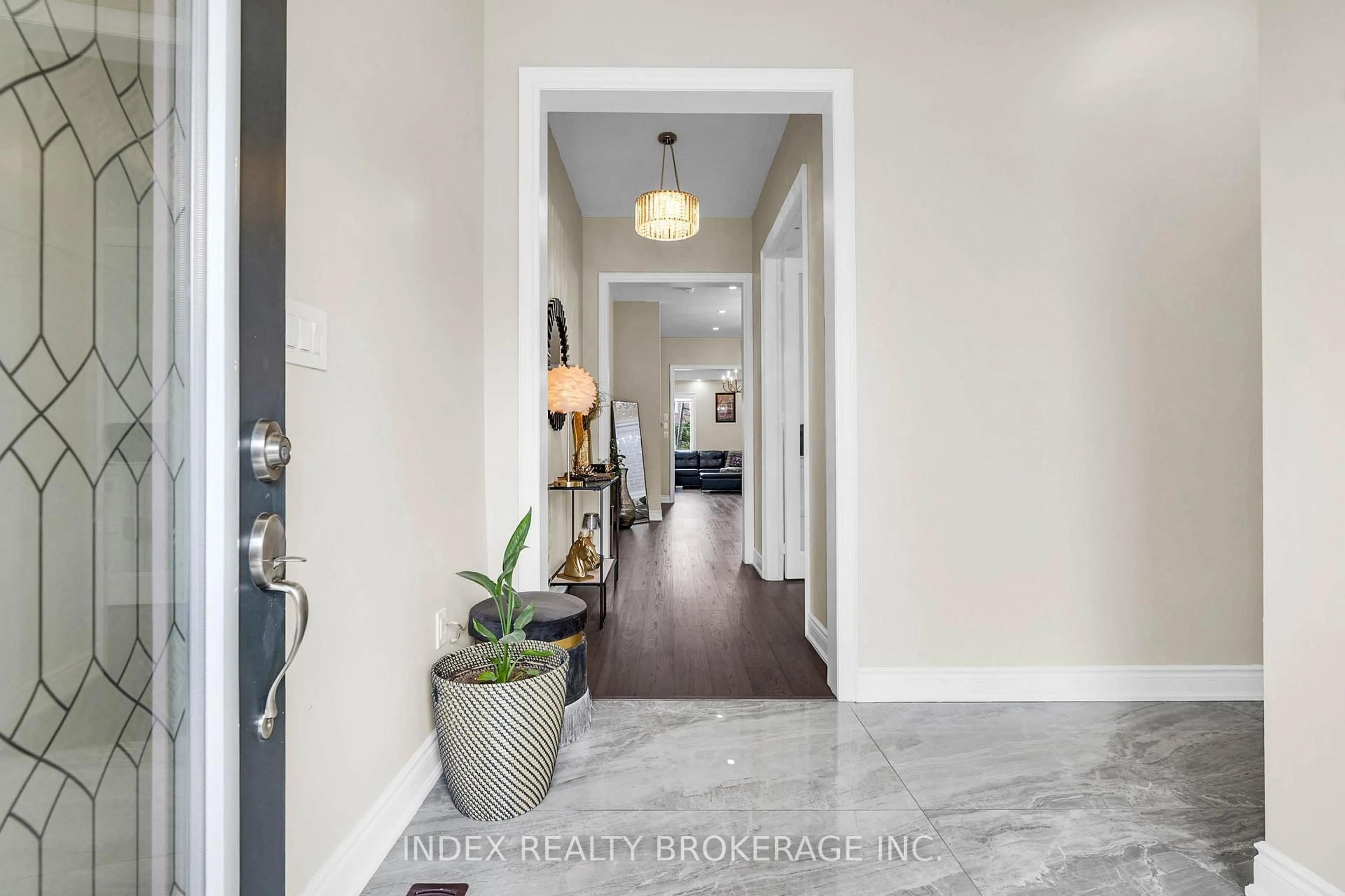 Indoor entryway for 199 Granite Ridge Tr, Hamilton Ontario L8B 1Z1