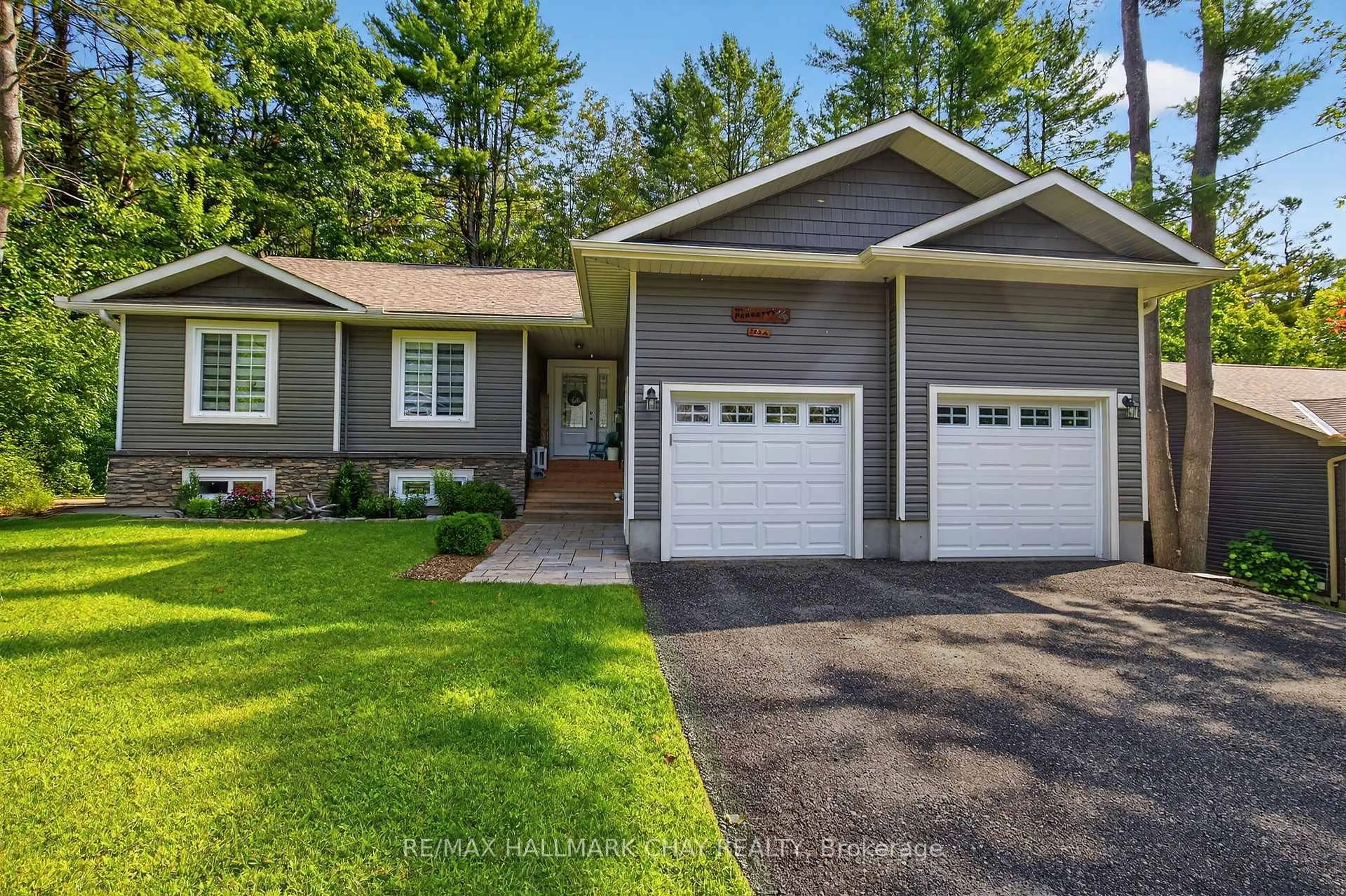 Home with vinyl exterior material, street for 202 Vel-Dor Cres, Bracebridge Ontario P1L 1J4