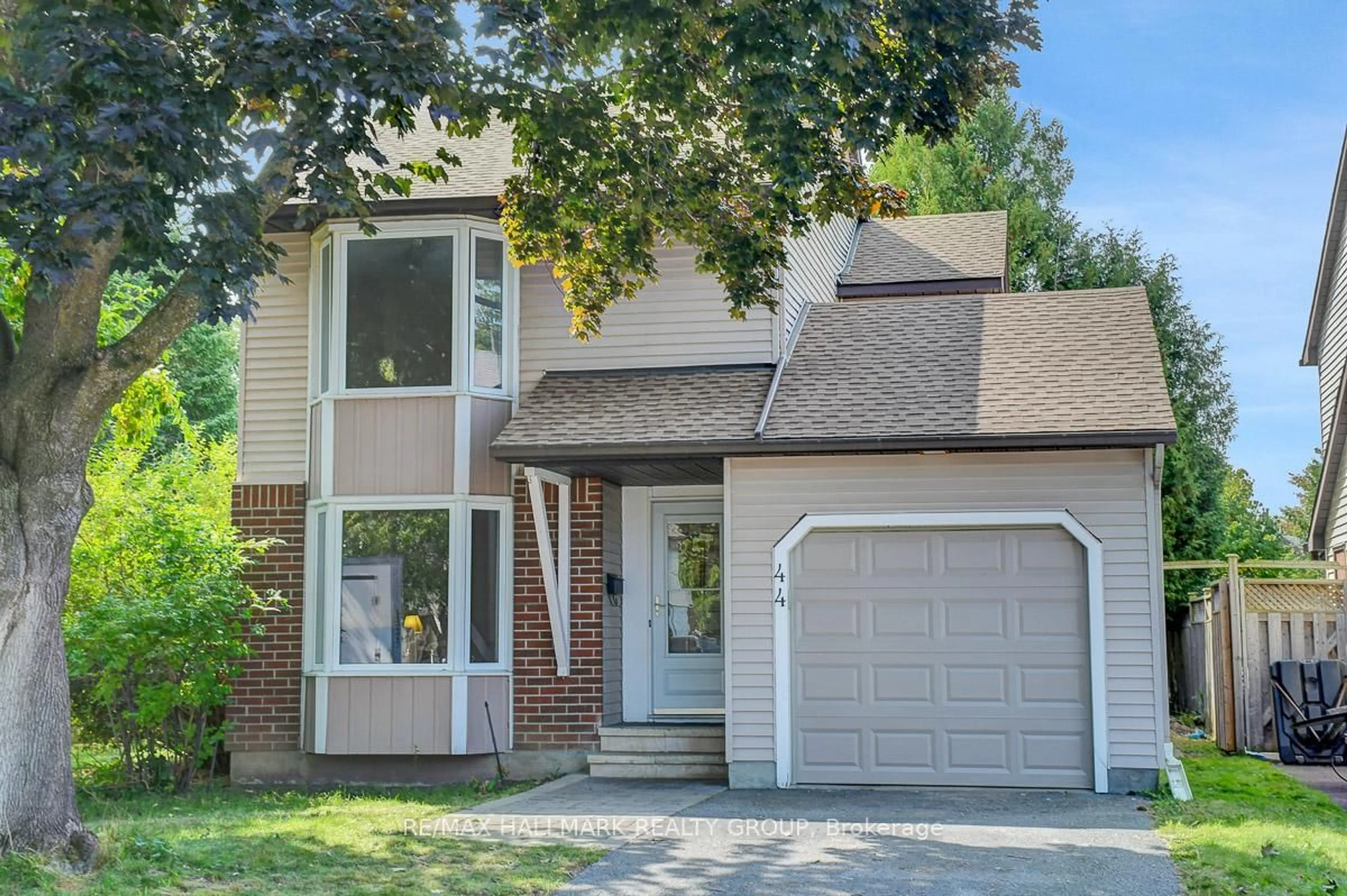 Home with vinyl exterior material, street for 44 Turret Crt, Ottawa Ontario K2L 2L1