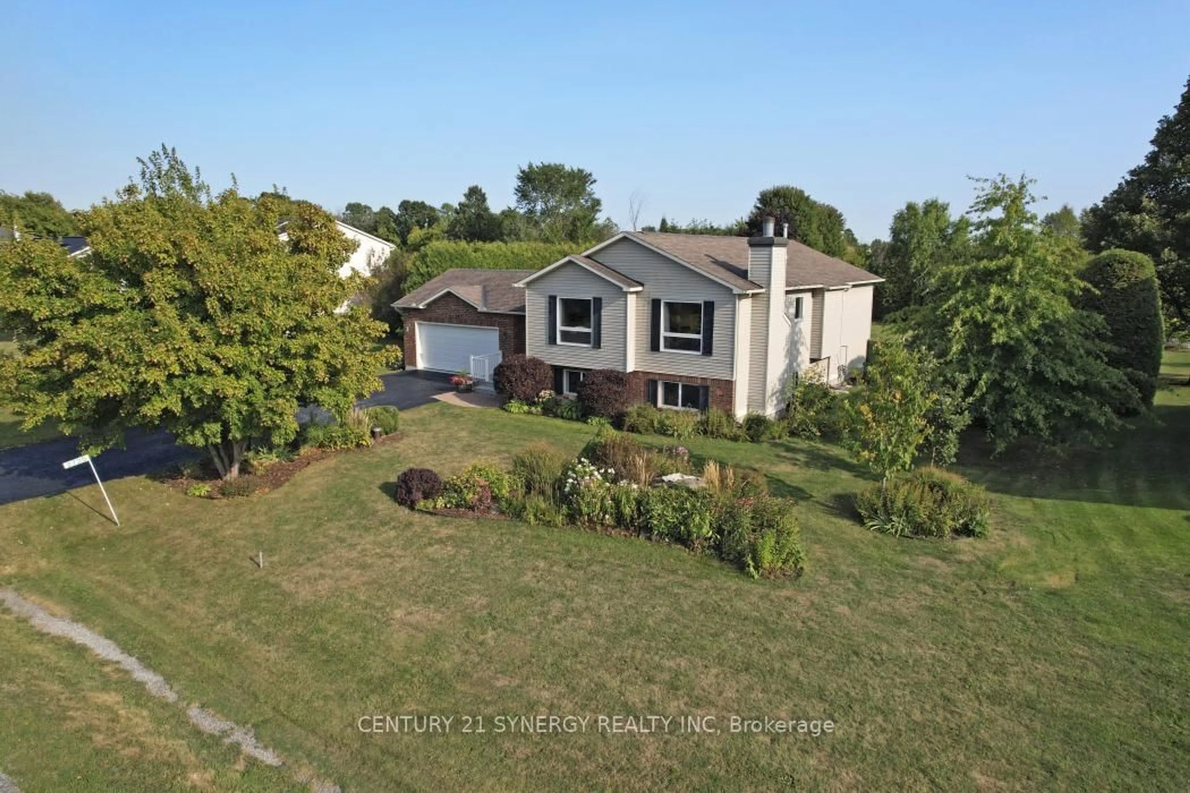 A pic from outside/outdoor area/front of a property/back of a property/a pic from drone, water/lake/river/ocean view for 2725 Glen St, Metcalfe Ontario K0A 2P0