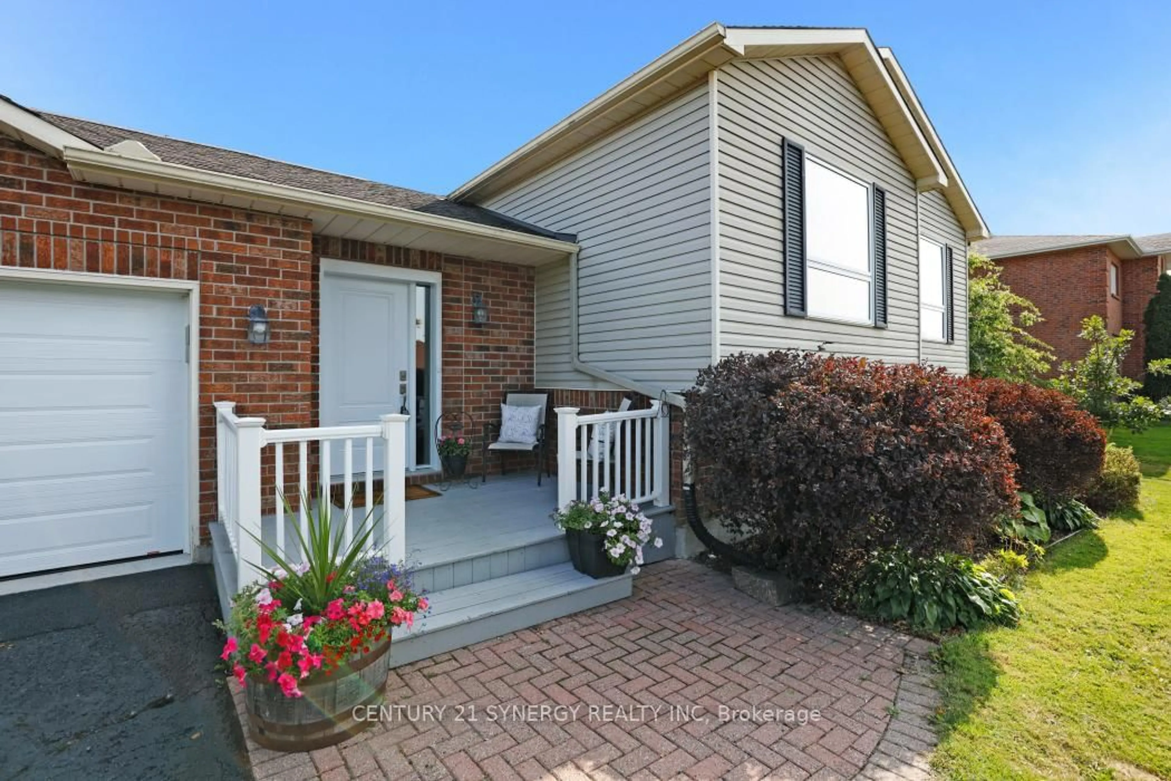 Home with brick exterior material, street for 2725 Glen St, Metcalfe Ontario K0A 2P0