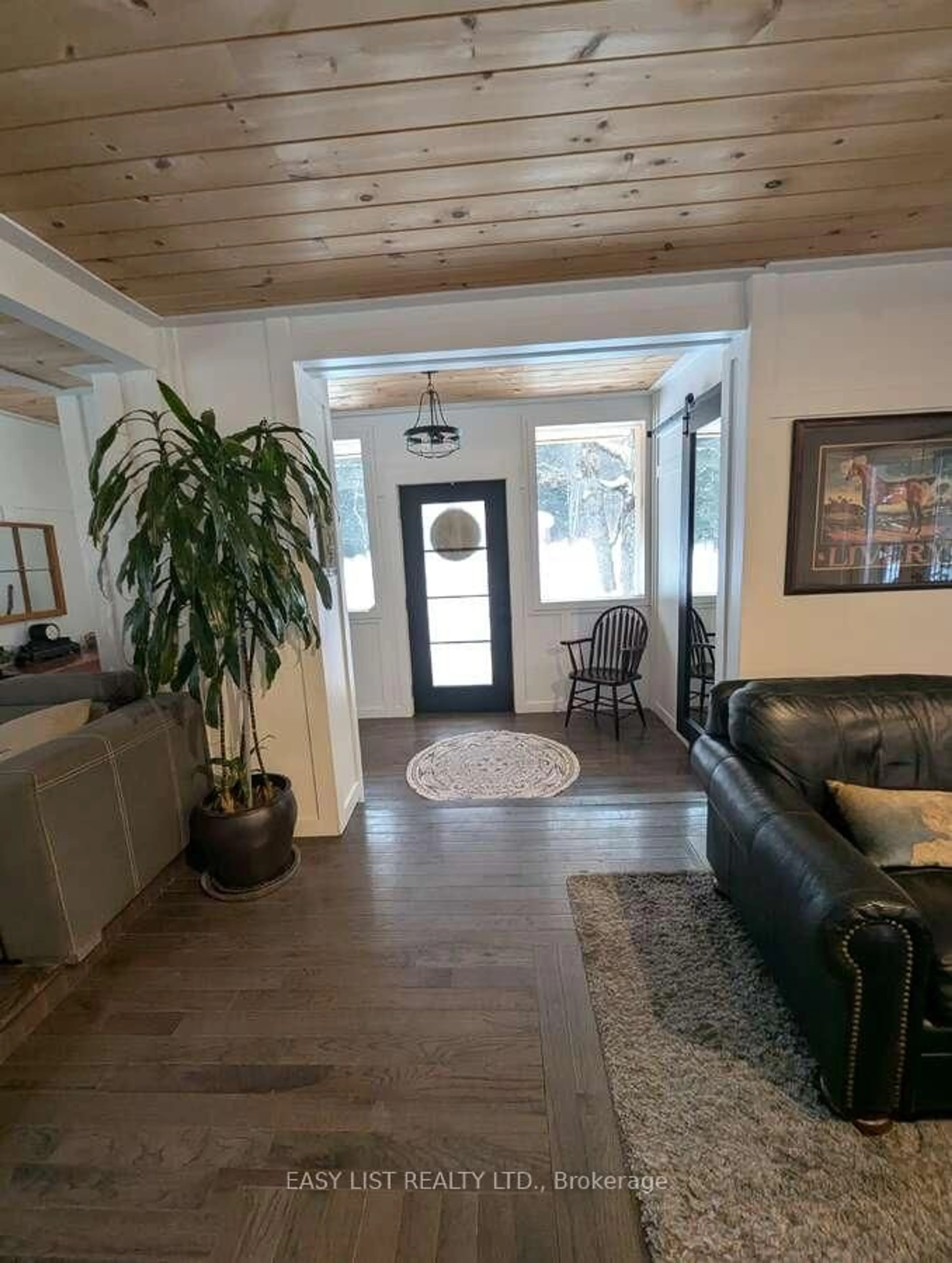 Indoor entryway for 22 Camp Rd, McKellar Ontario P2A 0B4