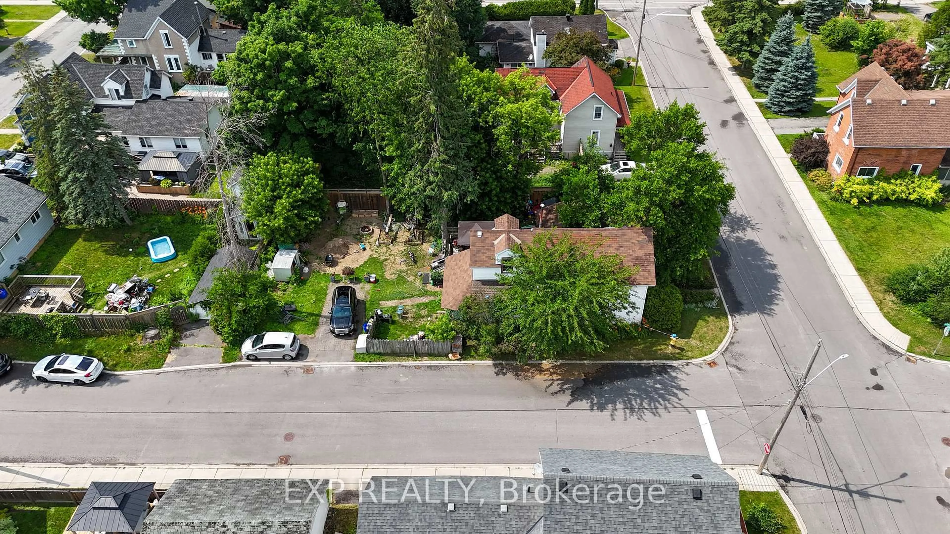 A pic from outside/outdoor area/front of a property/back of a property/a pic from drone, street for 294 Moffatt St, Carleton Place Ontario K7C 3L4