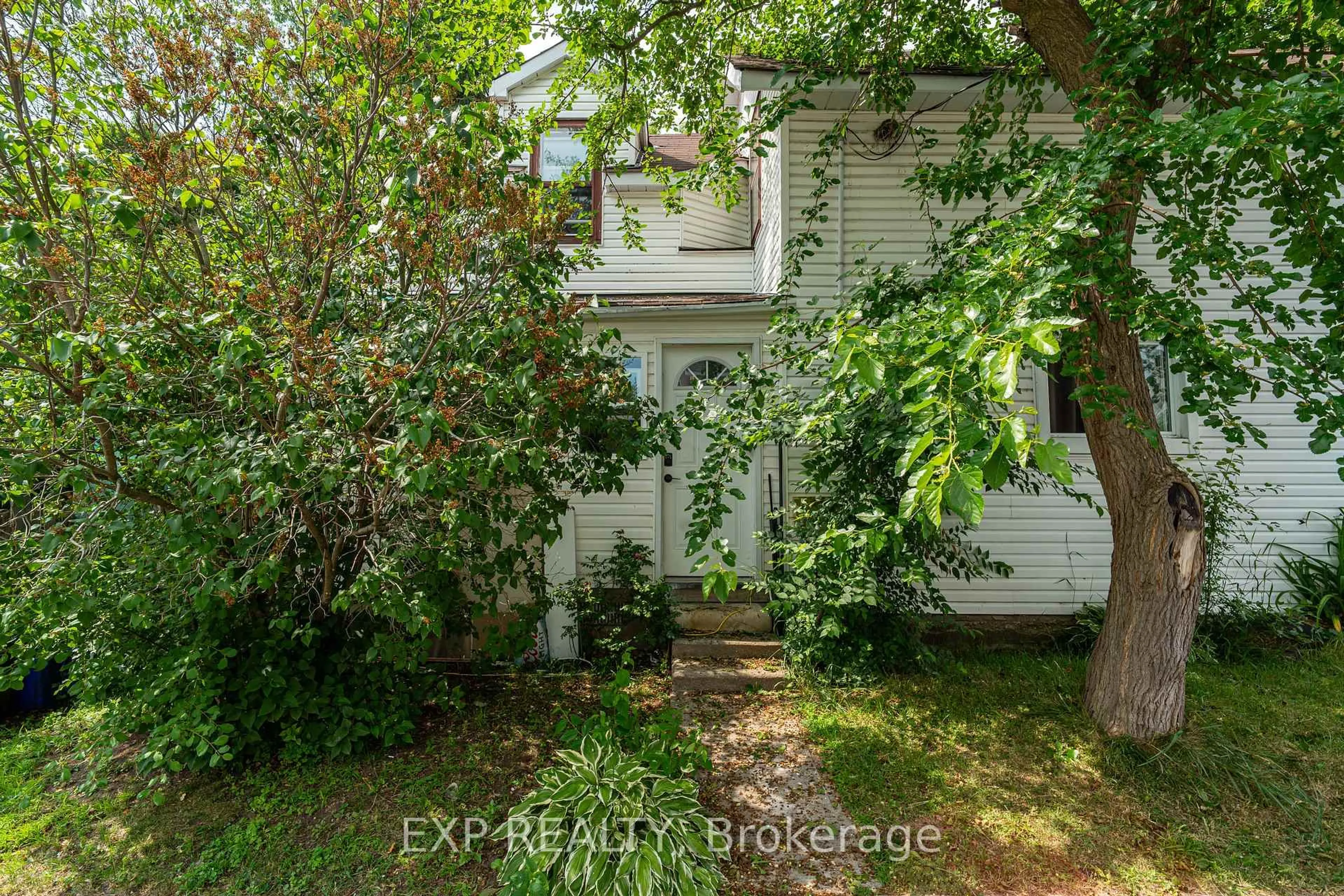 Unknown for 294 Moffatt St, Carleton Place Ontario K7C 3L4