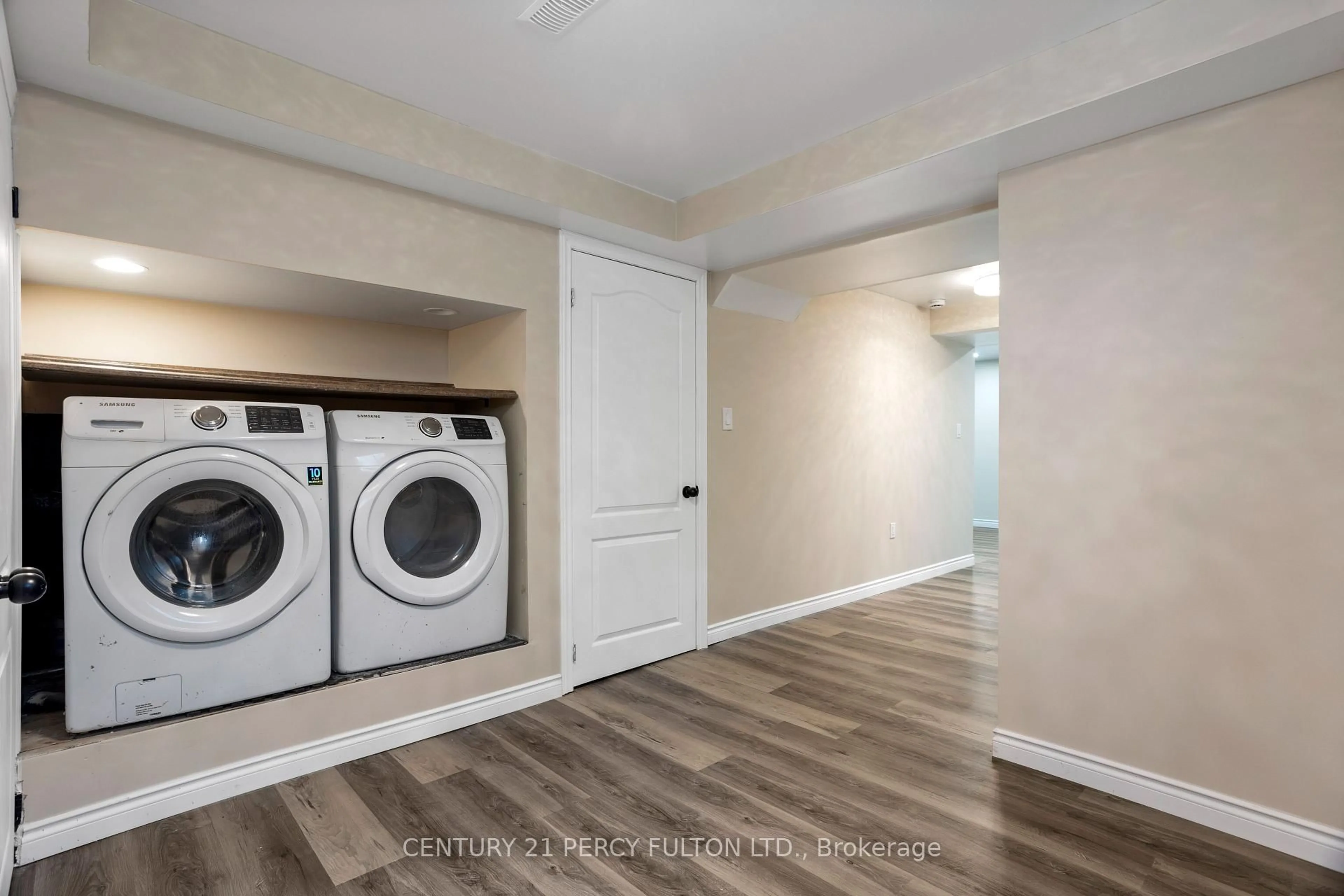 Laundry room for 14 Anderson St, Woodstock Ontario N4S 8W9