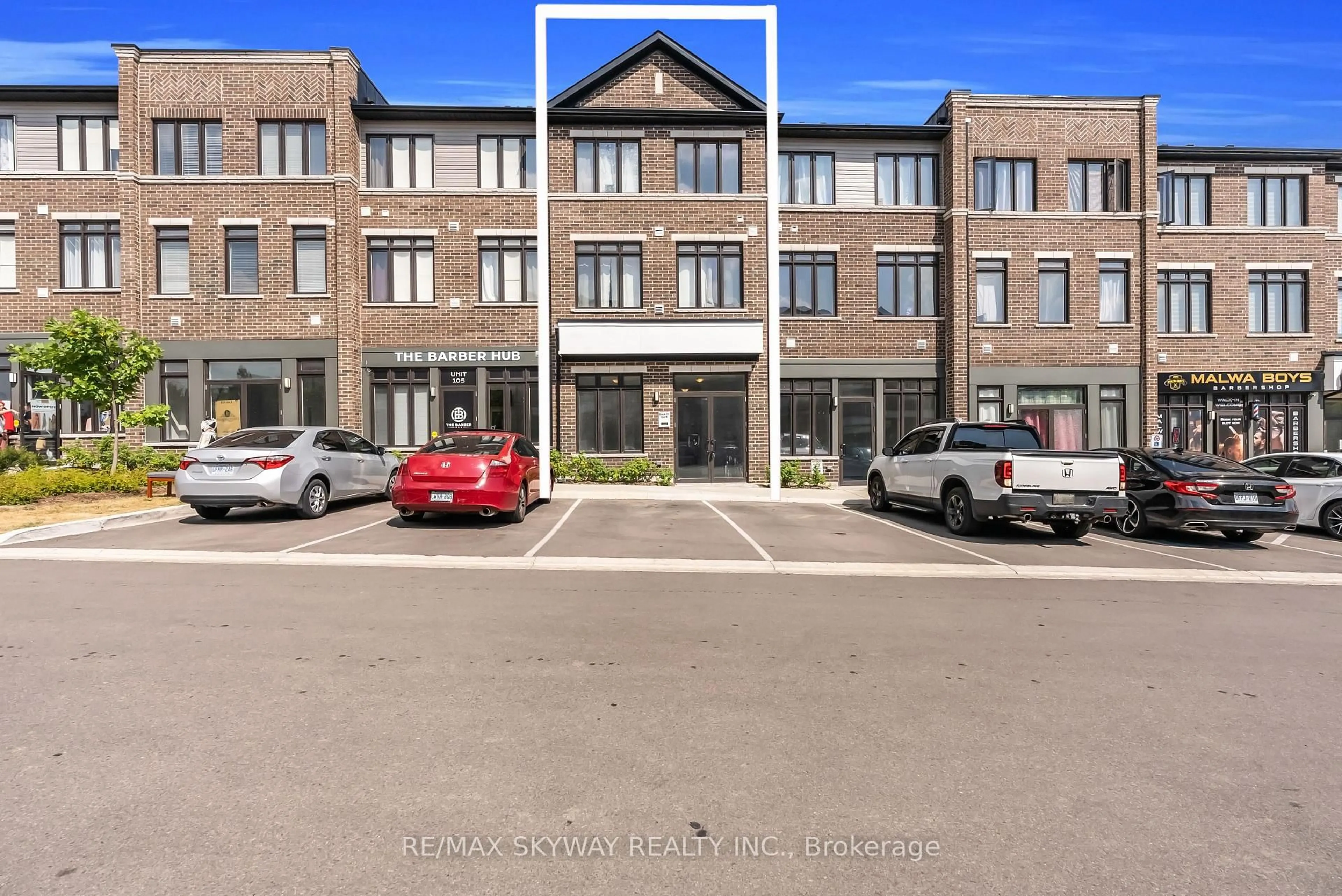 A pic from outside/outdoor area/front of a property/back of a property/a pic from drone, building for 585 Colborne St #106, Brantford Ontario N3S 0K4
