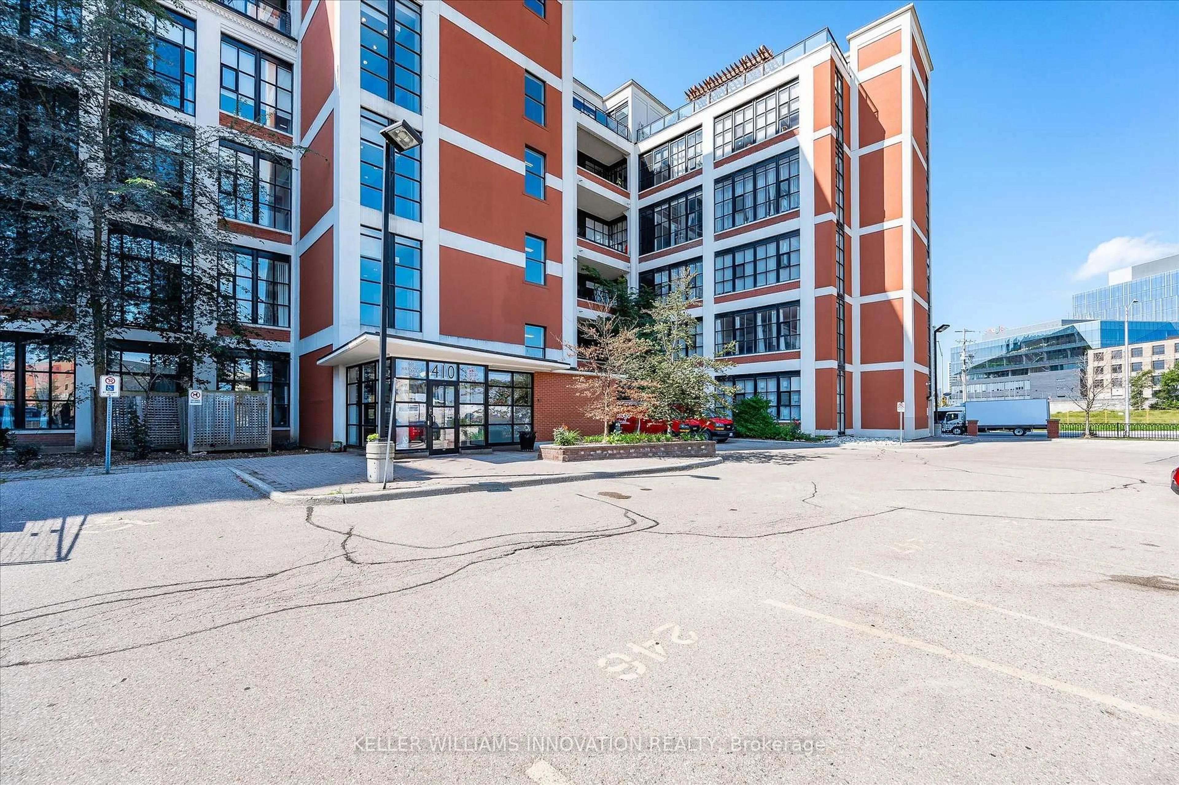 A pic from outside/outdoor area/front of a property/back of a property/a pic from drone, unknown for 410 King St #116, Kitchener Ontario N2G 1C3