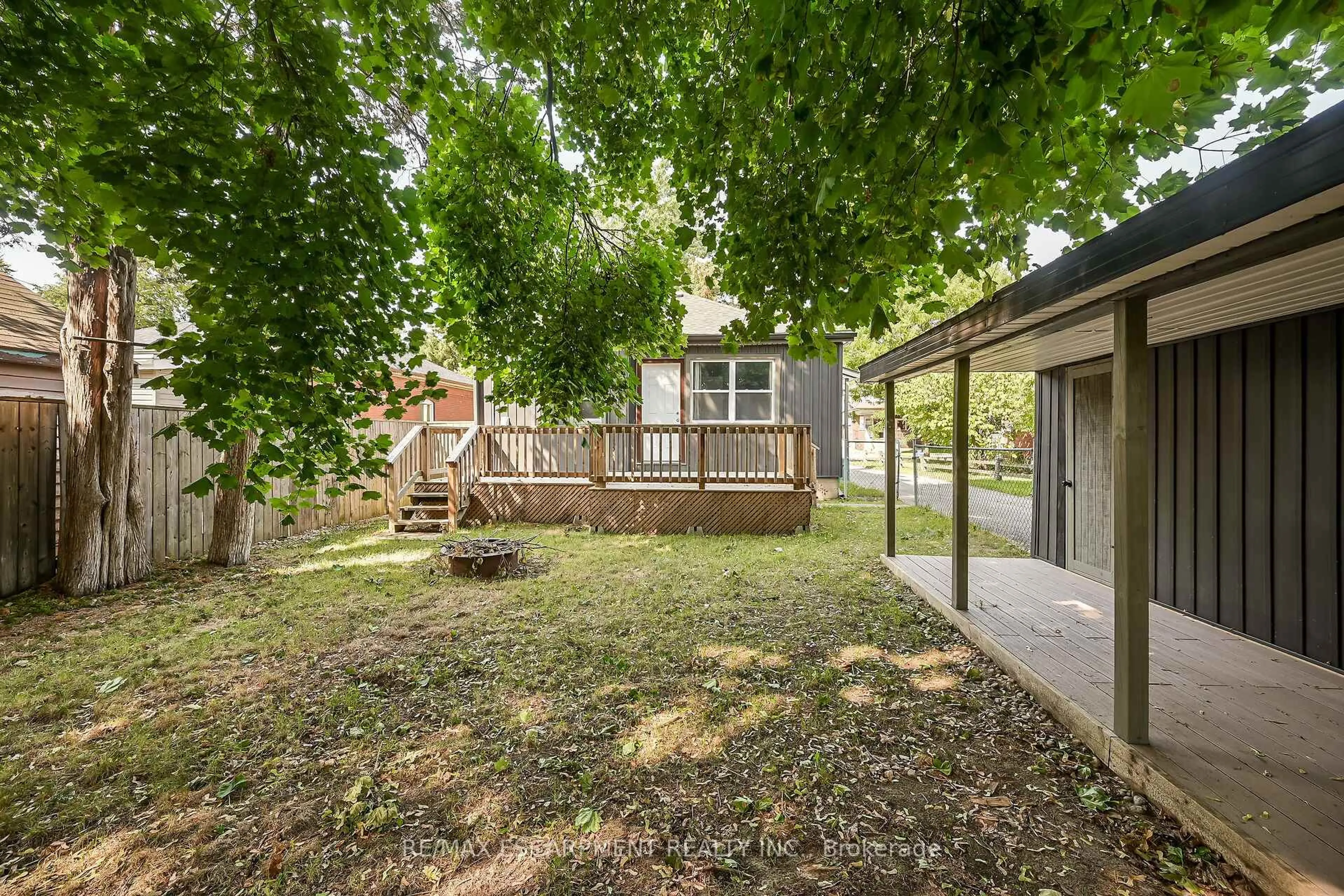 Patio, unknown for 149 Elgin St, Brantford Ontario N3S 5A4