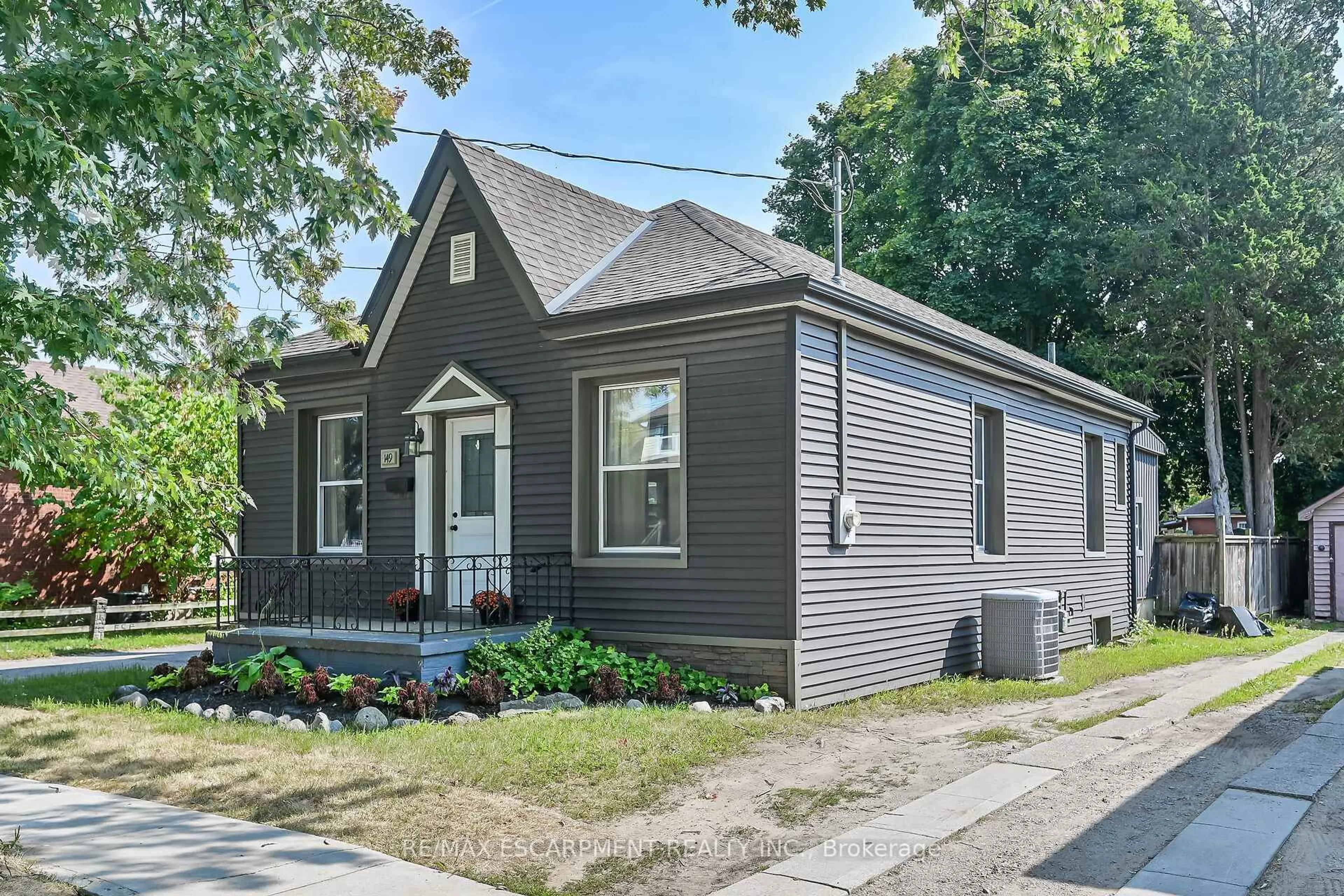 Home with vinyl exterior material, street for 149 Elgin St, Brantford Ontario N3S 5A4