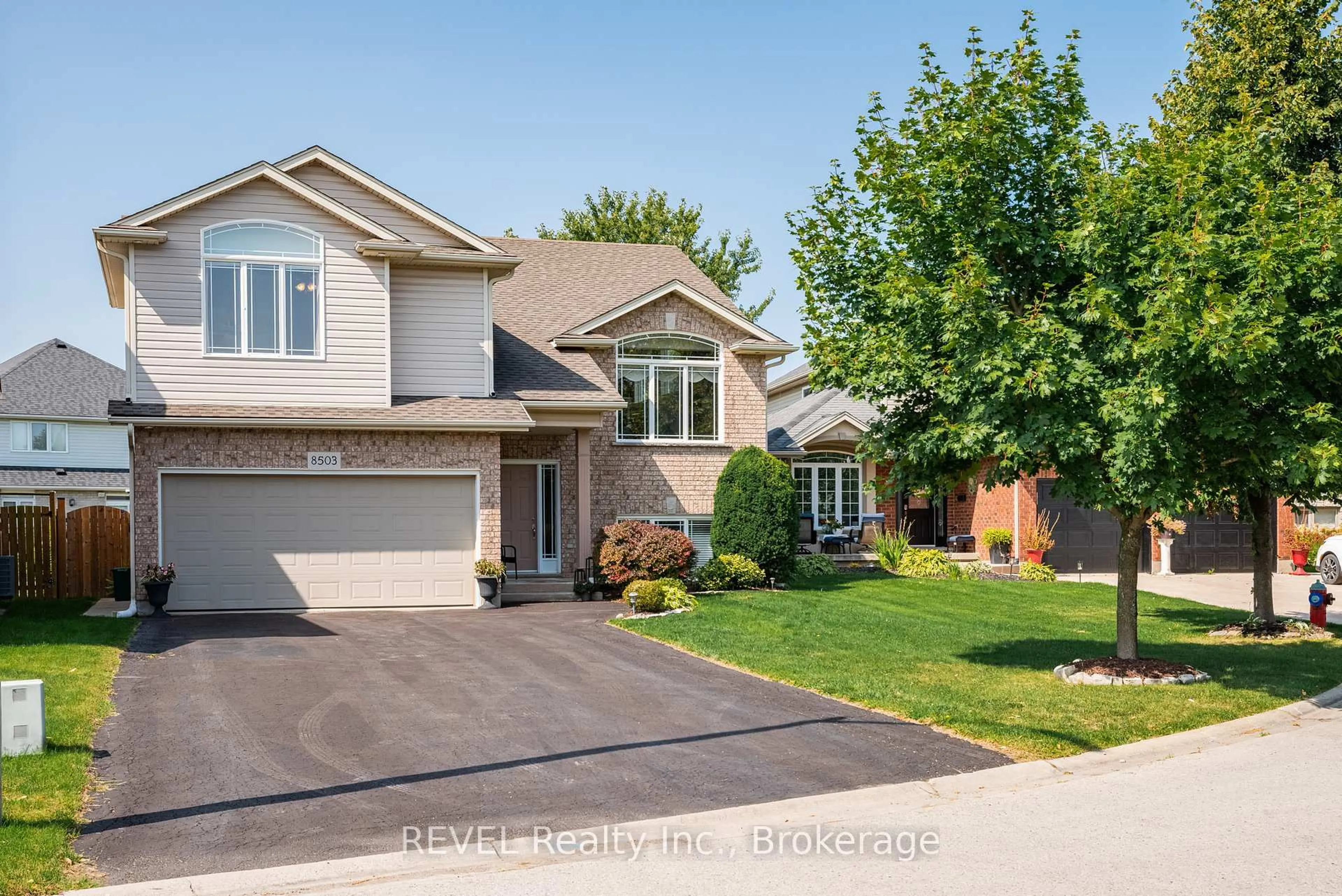 Home with brick exterior material, street for 8503 Greenfield Cres, Niagara Falls Ontario L2H 3J8