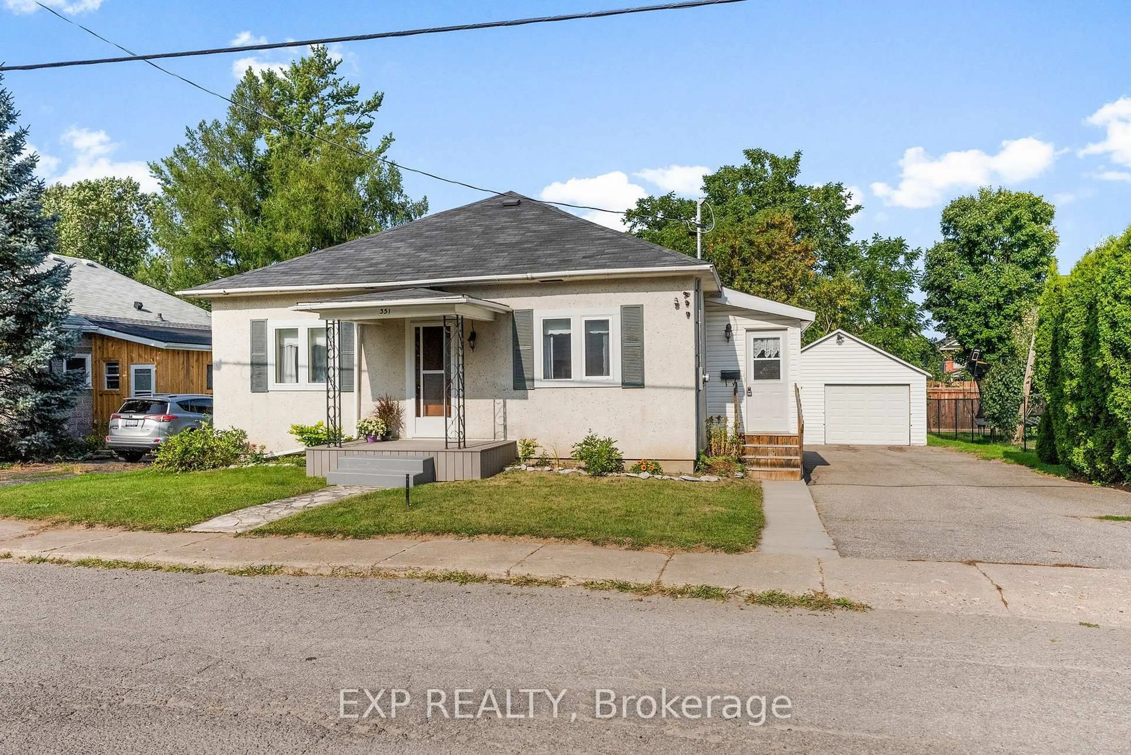 A pic from outside/outdoor area/front of a property/back of a property/a pic from drone, street for 351 Lynn St, Renfrew Ontario K7V 1K5
