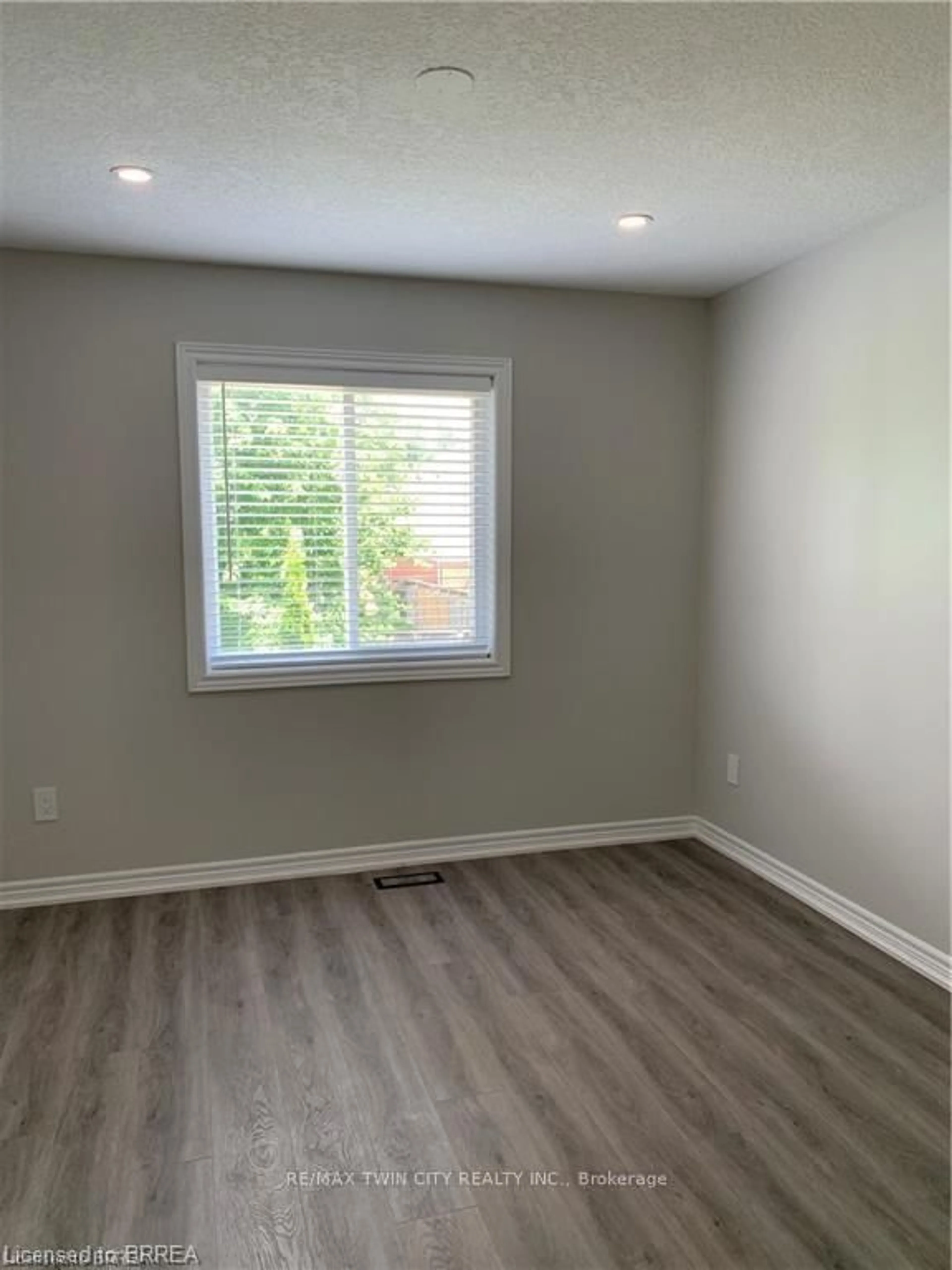A pic of a room for 7 Hollinrake Ave, Brant Ontario N3T 0A6
