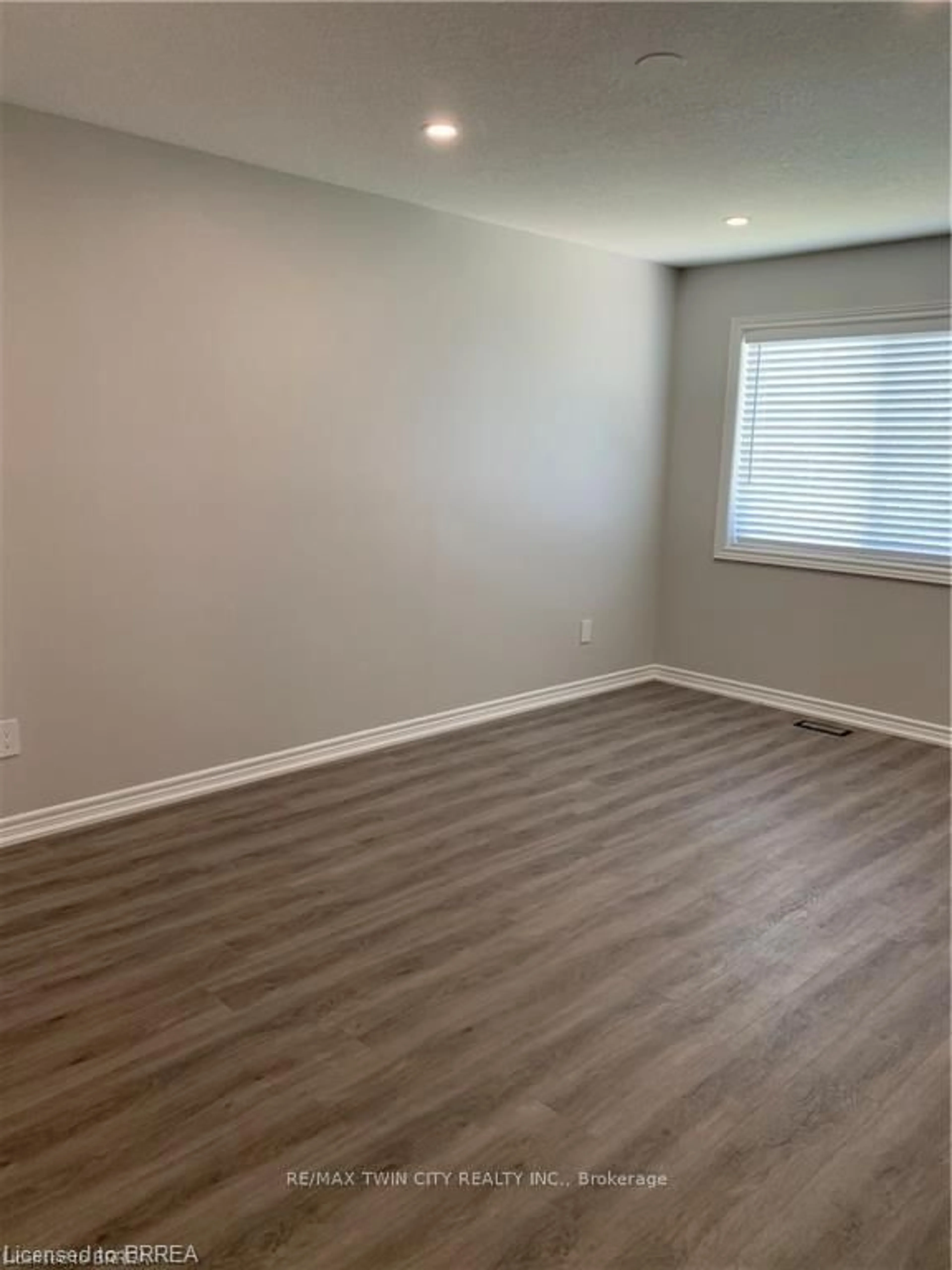 A pic of a room for 7 Hollinrake Ave, Brant Ontario N3T 0A6