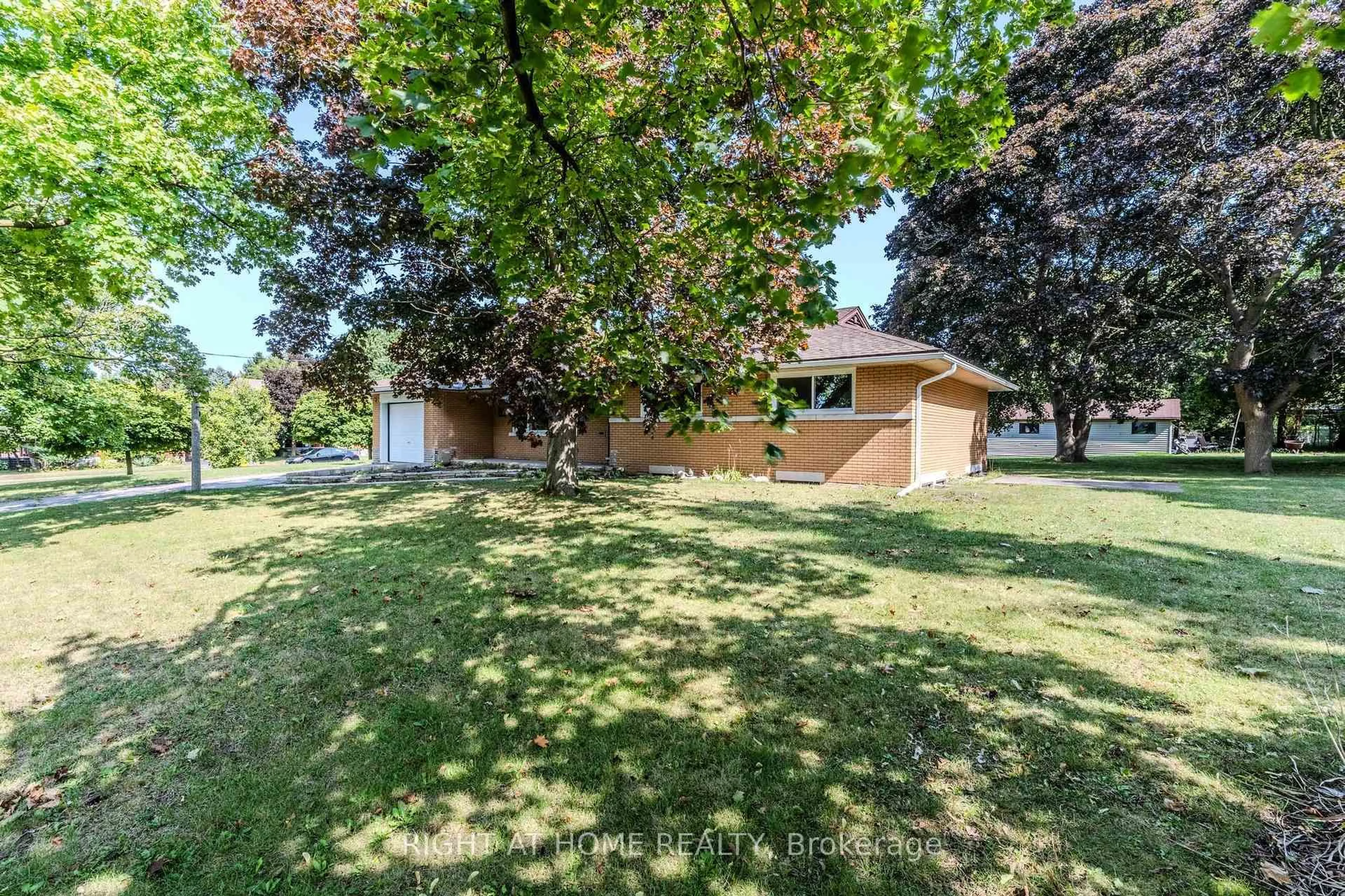 A pic from outside/outdoor area/front of a property/back of a property/a pic from drone, unknown for 509 Rose St, Cambridge Ontario N3H 2E5