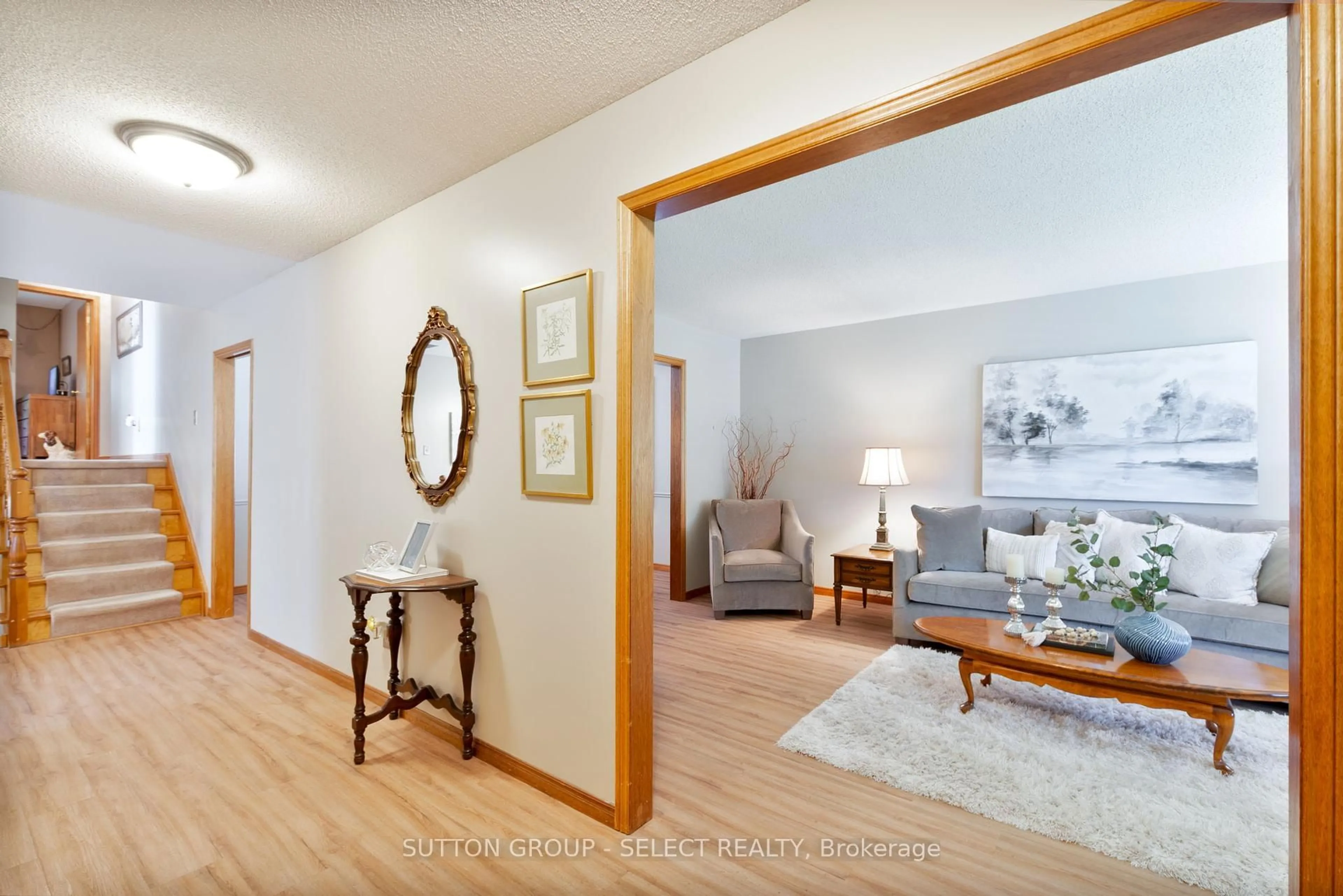 Indoor entryway for 18 Benedict Crt, London East Ontario N5Y 5H6