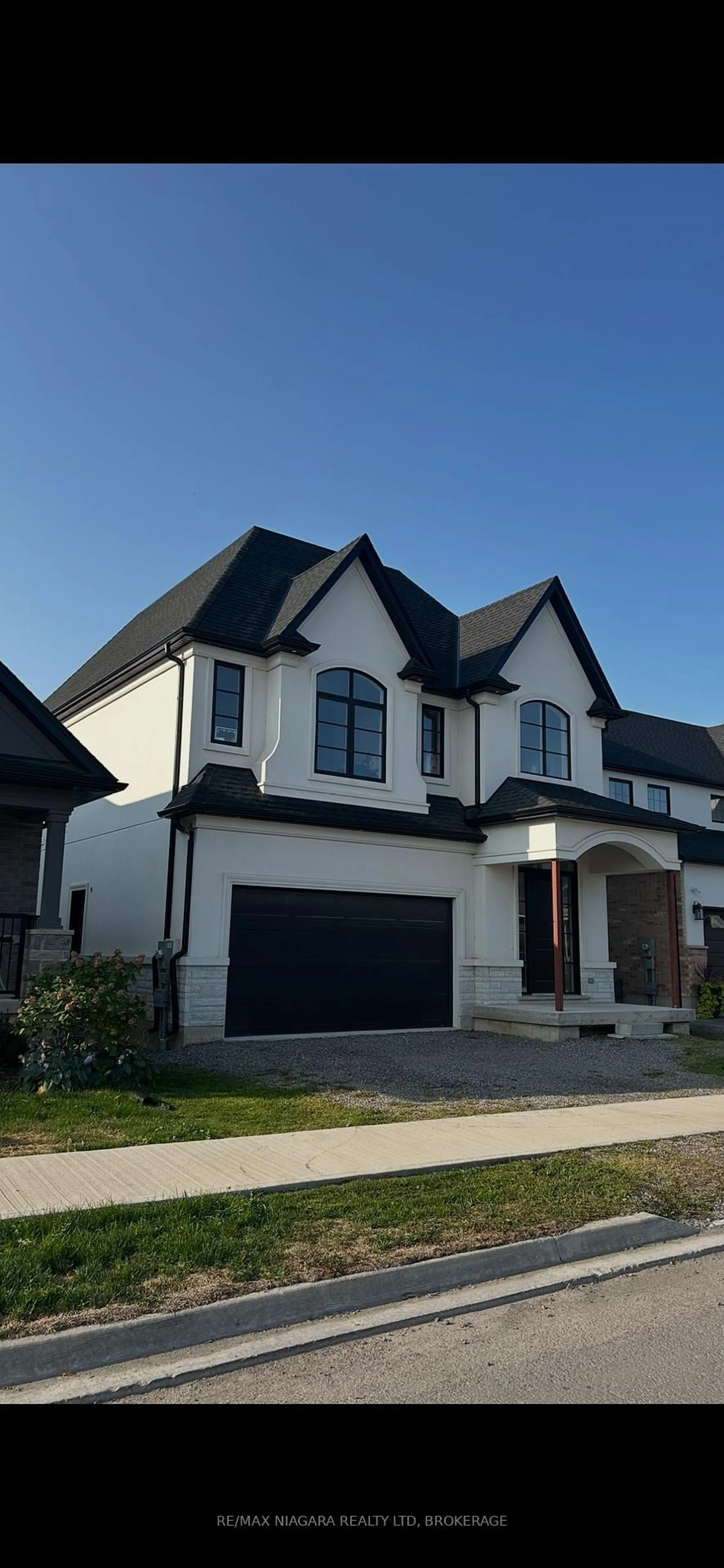 Home with brick exterior material, street for 21 Ivy Cres, Thorold Ontario L2V 0J9